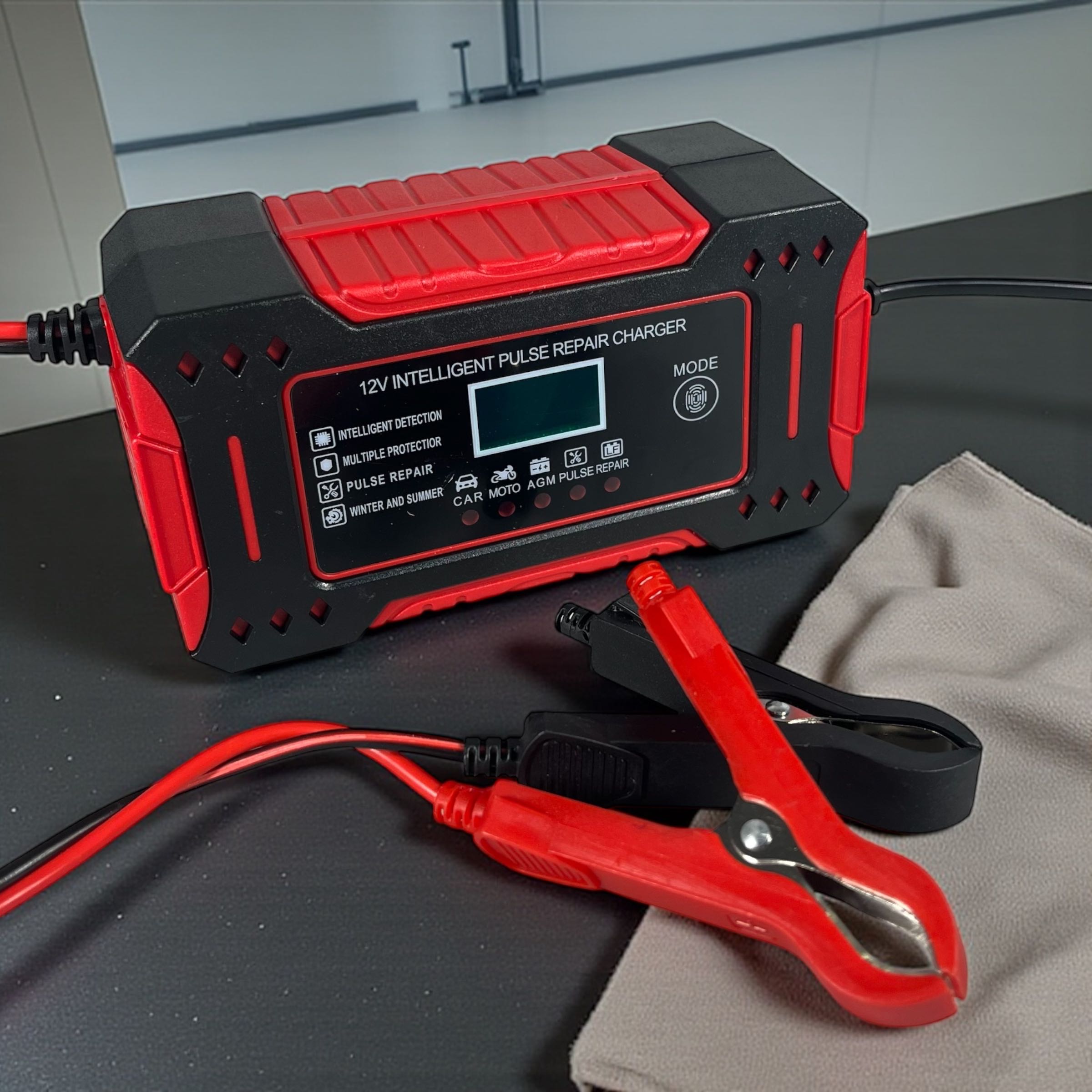 Gambar produk ODM Charger Aki Mobil Intelligent Portable Battery Charger 12V 6A - OM126