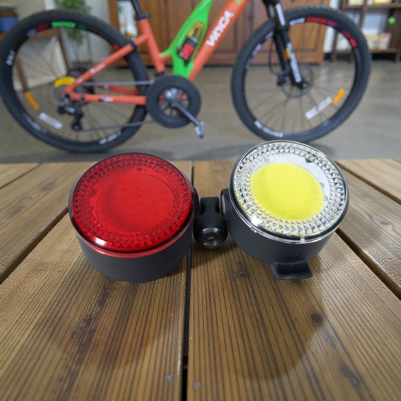 BUCKLES Lampu Sepeda Depan Belakang LED Rechargeable Waterproof 400mAh - VL-75 Gambar produk BUCKLES Lampu Sepeda Depan Belakang LED Rechargeable Waterproof 400mAh - VL-75