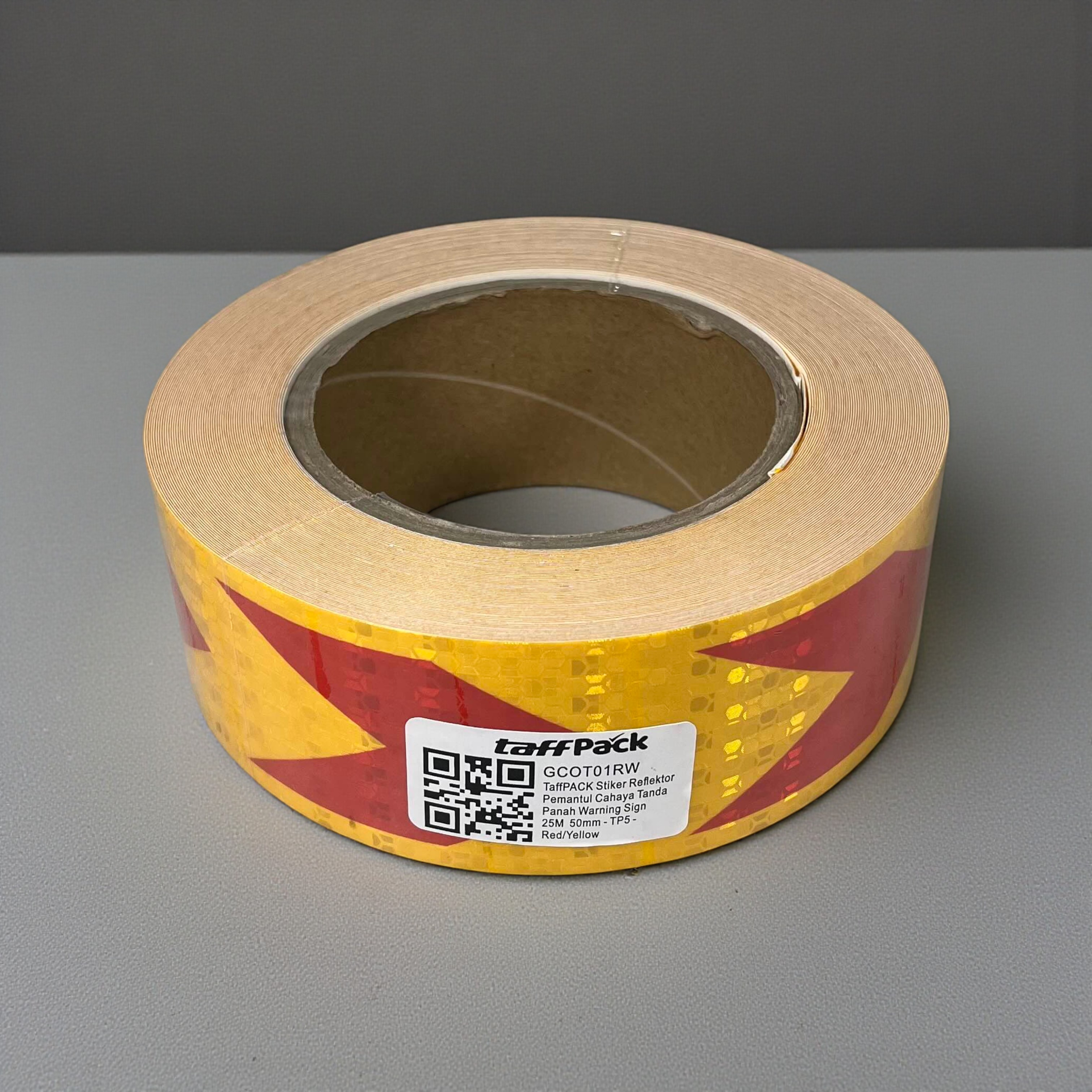 TaffPACK Stiker Reflektor Pemantul Cahaya Tanda Panah Warning Sign 25M 50mm - TP5 Gambar produk TaffPACK Stiker Reflektor Pemantul Cahaya Tanda Panah Warning Sign 25M 50mm - TP5