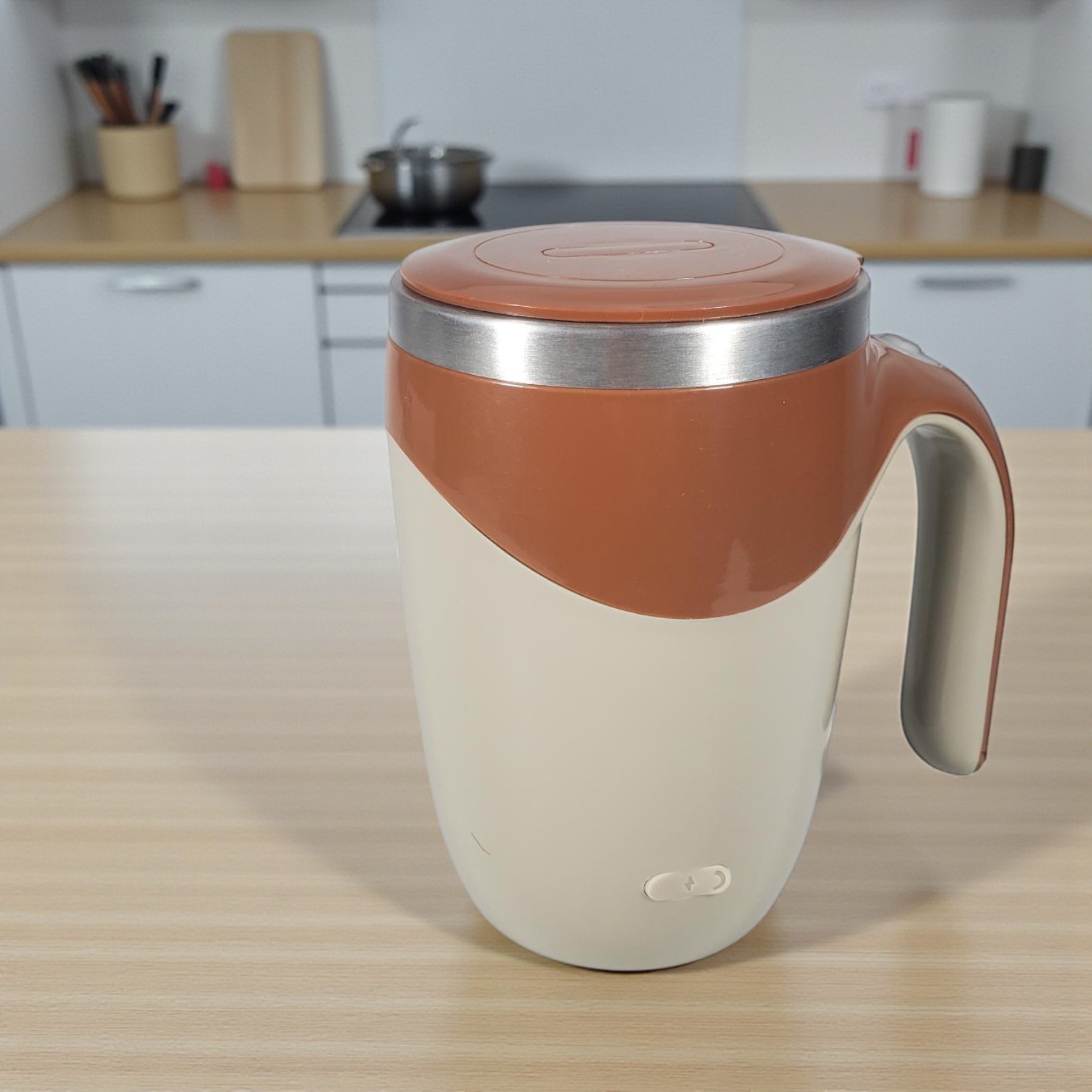 Ditim Cangkir Aduk Otomatis Rechargeable Self Stirring Mug 380ml - HQ-630 Gambar produk Ditim Cangkir Aduk Otomatis Rechargeable Self Stirring Mug 380ml - HQ-630