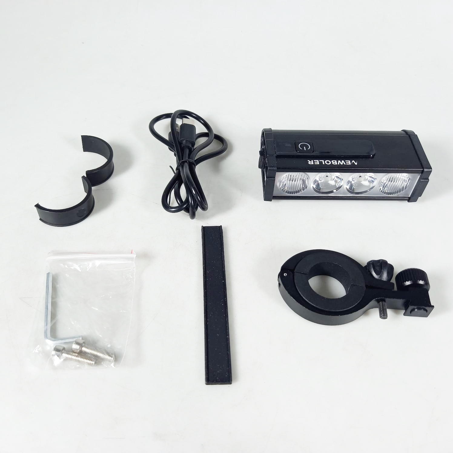 NEWBOLER Lampu Depan Sepeda USB Rechargeable 3000 Lumens 4 LED 2000mAh - LIG013 Gambar produk NEWBOLER Lampu Depan Sepeda USB Rechargeable 3000 Lumens 4 LED 2000mAh - LIG013