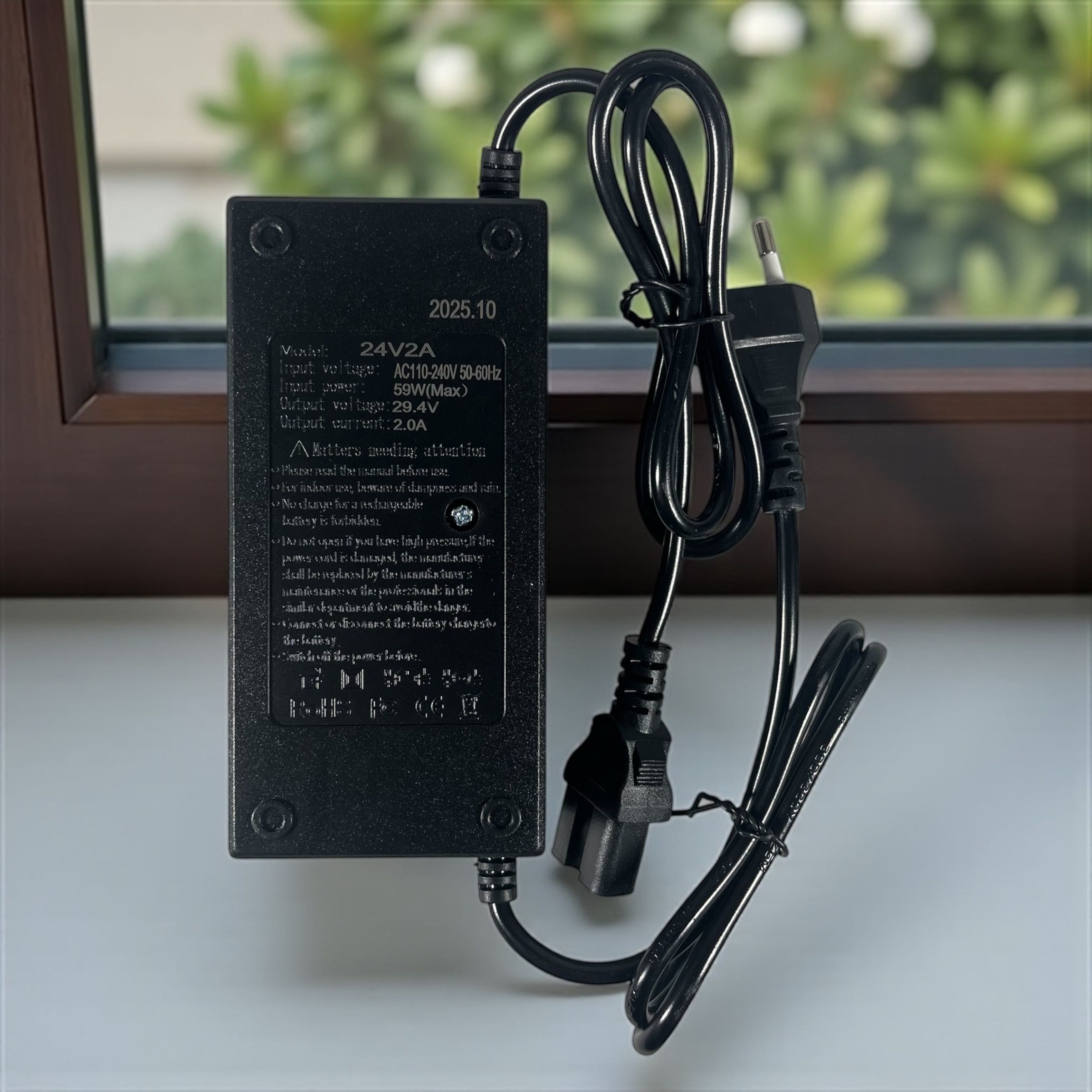 Gambar produk Deek-Robot Adaptor Charger Baterai Converter Sepeda Listrik 29.2V 2A - TC-001