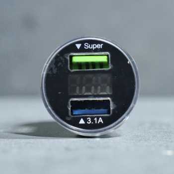 Gambar produk Leeioo Car Charger Mobil Fast Charging QC 3.0 LED Dual USB Port 3.1A - LE001