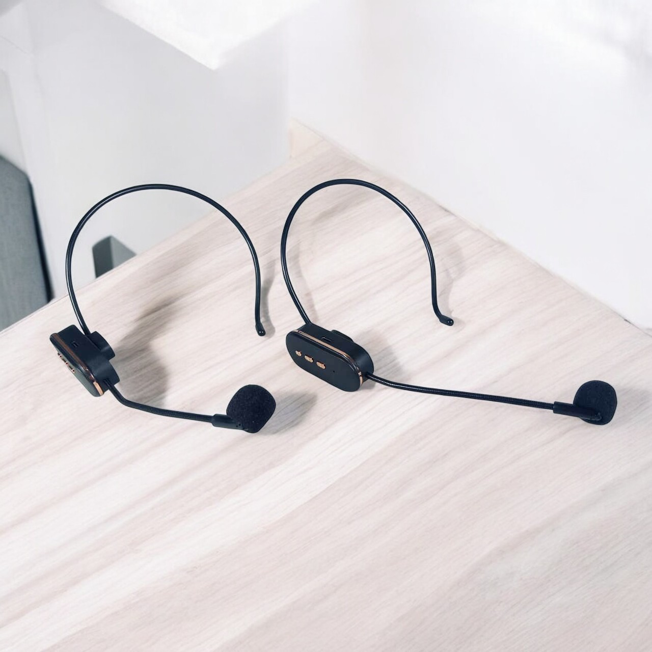 CLOVEY Wireless Lavalier Lapel Microphone 6.35mm Adapter 2.4GHz 2 Mic - SI09 Gambar produk CLOVEY Wireless Lavalier Lapel Microphone 6.35mm Adapter 2.4GHz 2 Mic - SI09