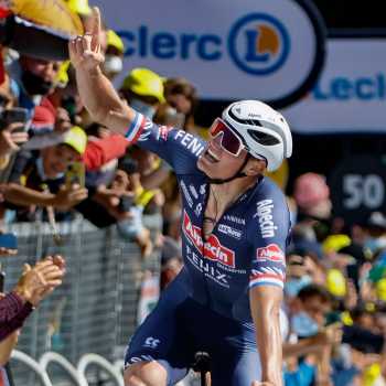 AIBUS Helm Sepeda Aero Road Bike Helmet EPS PC 8 Air Vent - AI-20 Gambar produk AIBUS Helm Sepeda Aero Road Bike Helmet EPS PC 8 Air Vent - AI-20