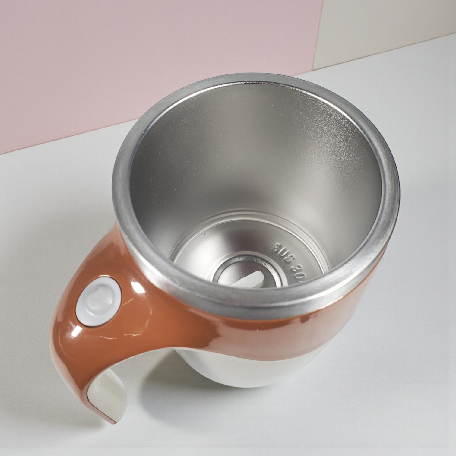 Ditim Cangkir Aduk Otomatis Rechargeable Self Stirring Mug 380ml - HQ-630 Gambar produk Ditim Cangkir Aduk Otomatis Rechargeable Self Stirring Mug 380ml - HQ-630