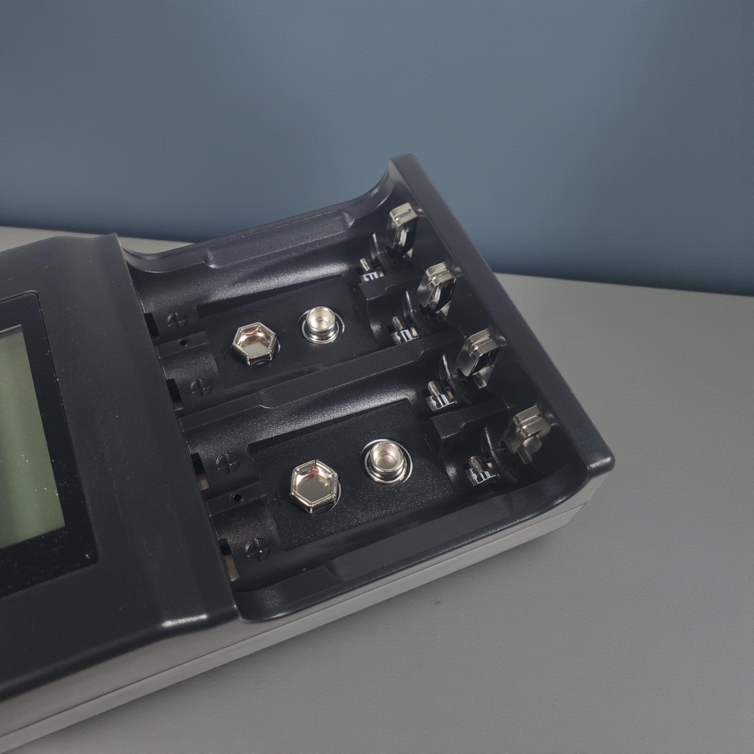 Gambar produk Doublepow Charger Baterai 4 Slot AA AAA 9V Ni-MH Ni-CD Li-Ion with LCD - DP-UK95