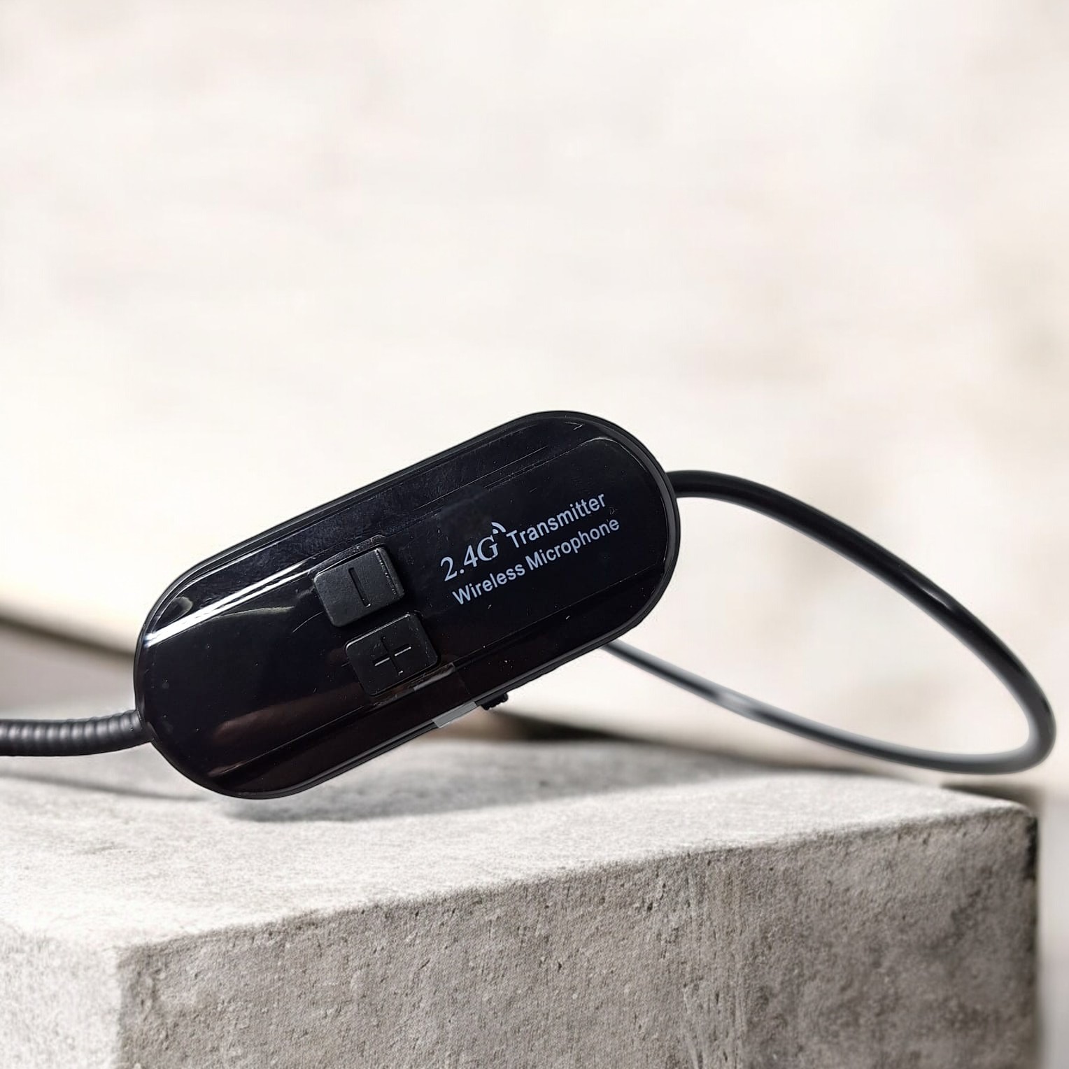 Gambar produk XIAOKA Wireless Microphone 2.4G Headset with Echo 120mAh - XK-121