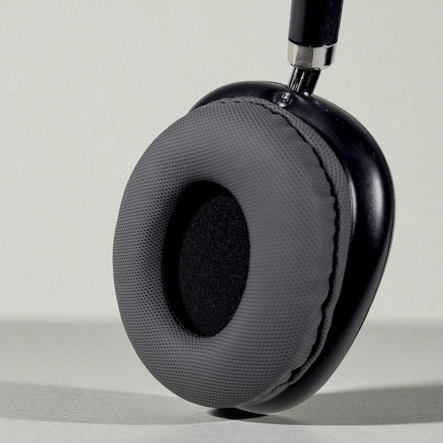 LEROBO Headphone Bluetooth 5.1 HiFi Subwoofer Noise Reduction 150mAh - P9 Gambar produk LEROBO Headphone Bluetooth 5.1 HiFi Subwoofer Noise Reduction 150mAh - P9