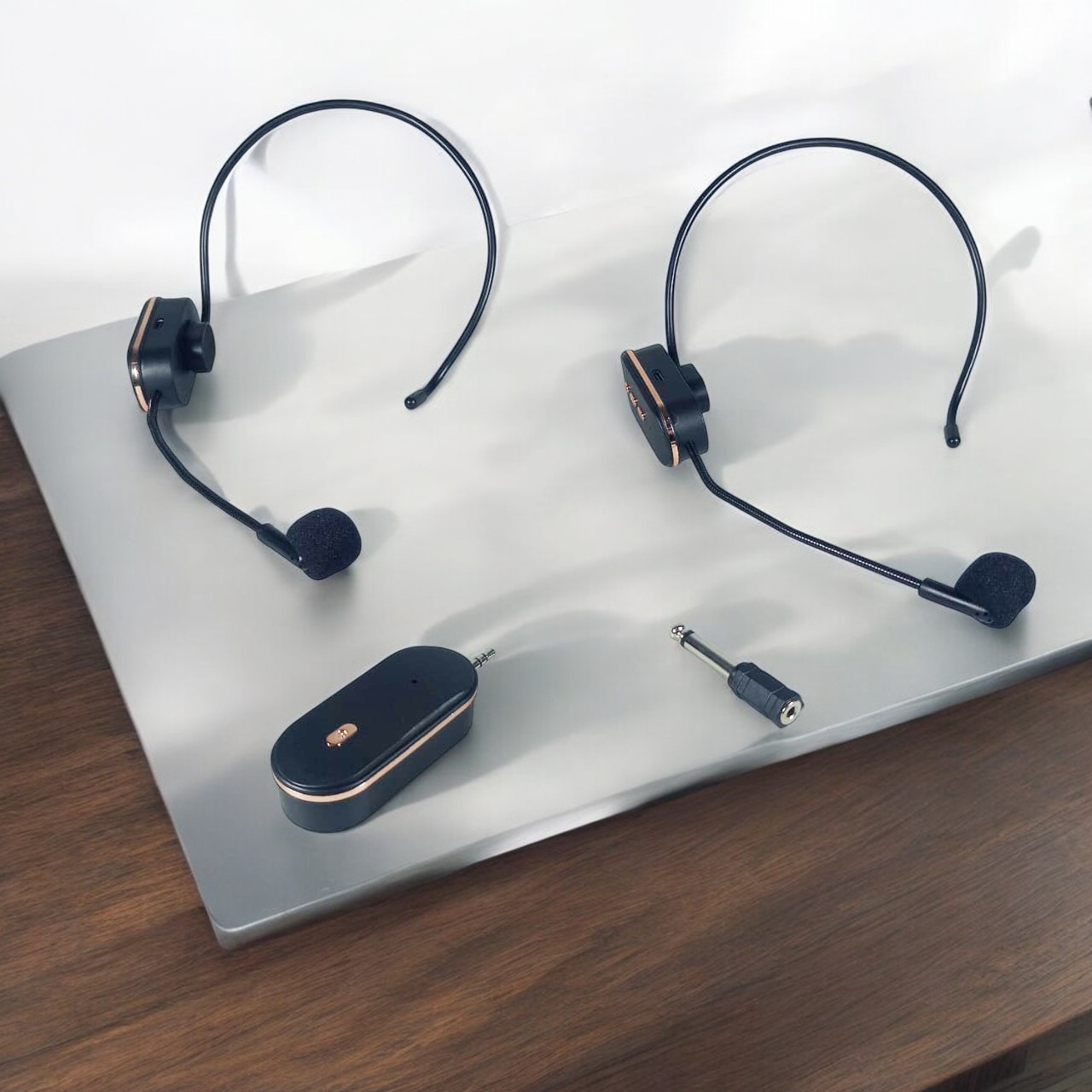 CLOVEY Wireless Lavalier Lapel Microphone 6.35mm Adapter 2.4GHz 2 Mic - SI09 Gambar produk CLOVEY Wireless Lavalier Lapel Microphone 6.35mm Adapter 2.4GHz 2 Mic - SI09