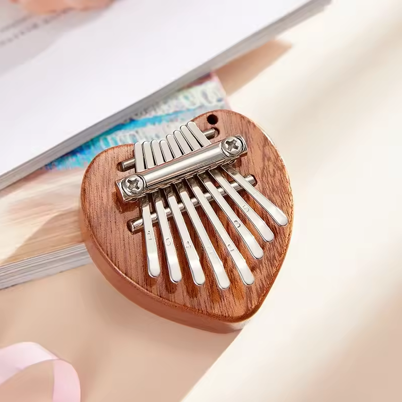 Gambar produk LUMINA Kalimba Mini Thumb Piano Musical Toys 8 Note Sound Solid Wood Heart - LM-4587