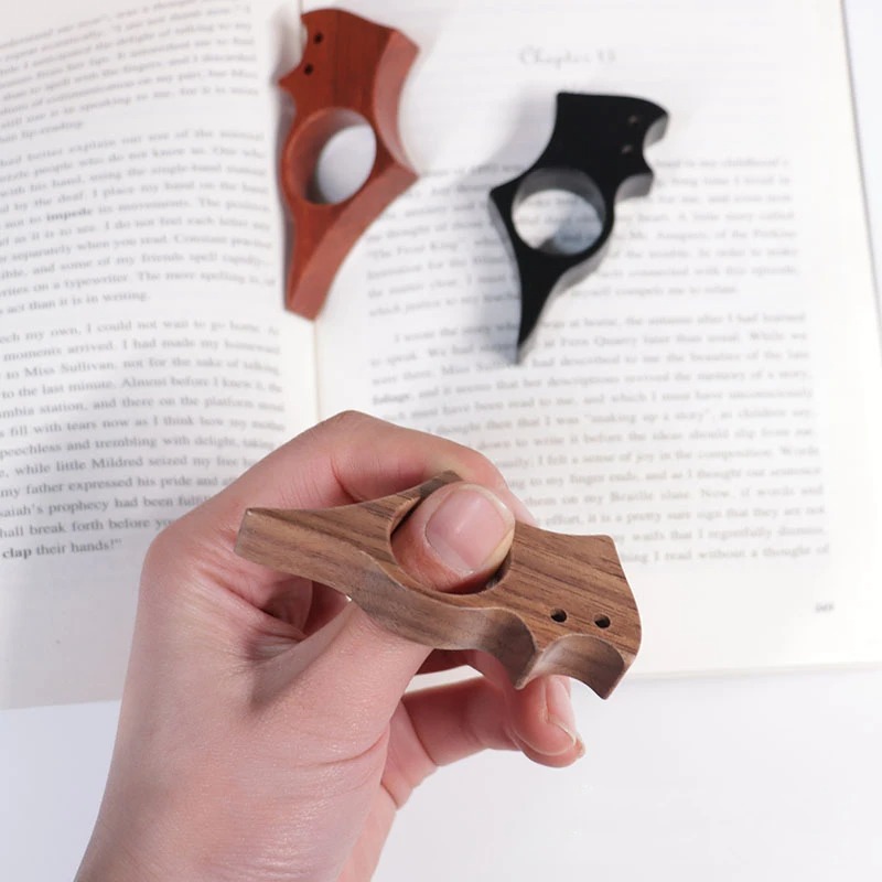 SHINKY Pembatas Halaman Buku Book Page Holder Aesthetic Walnut Wood Cat - SH-74 Gambar produk SHINKY Pembatas Halaman Buku Book Page Holder Aesthetic Walnut Wood Cat - SH-74