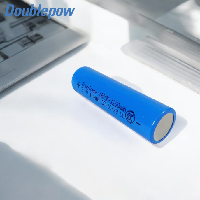 Doublepow Baterai Lithium Flat Top 18650 3.7V 1200mAh 1 PCS Gambar produk Doublepow Baterai Lithium Flat Top 18650 3.7V 1200mAh 1 PCS