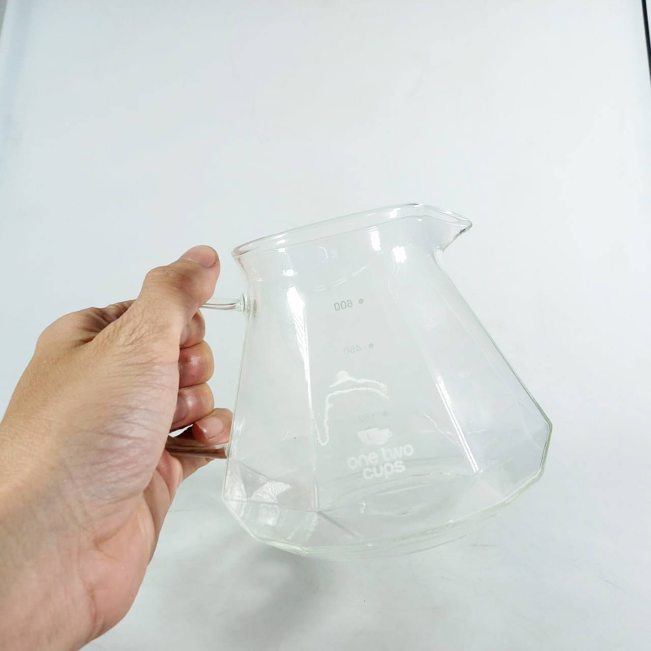 One Two Cups Teko Kopi Coffee Server V60 Drip Kaca Borosilikat 600ml - LCS38 Gambar produk One Two Cups Teko Kopi Coffee Server V60 Drip Kaca Borosilikat 600ml - LCS38