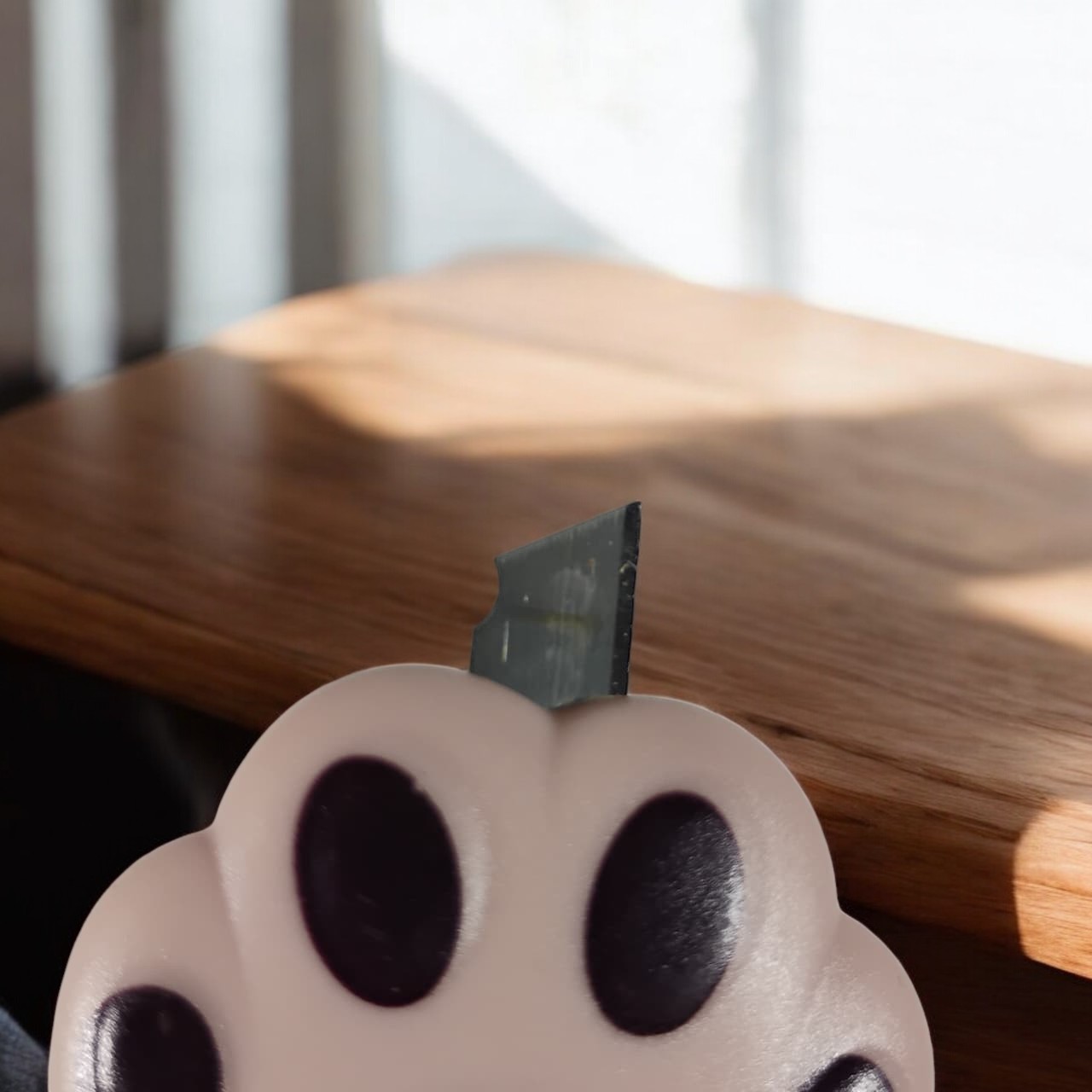 MOHAMM Pisau Cutter Mini Pemotong Kertas Desain Cat Paw - OL-6101 Gambar produk MOHAMM Pisau Cutter Mini Pemotong Kertas Desain Cat Paw - OL-6101