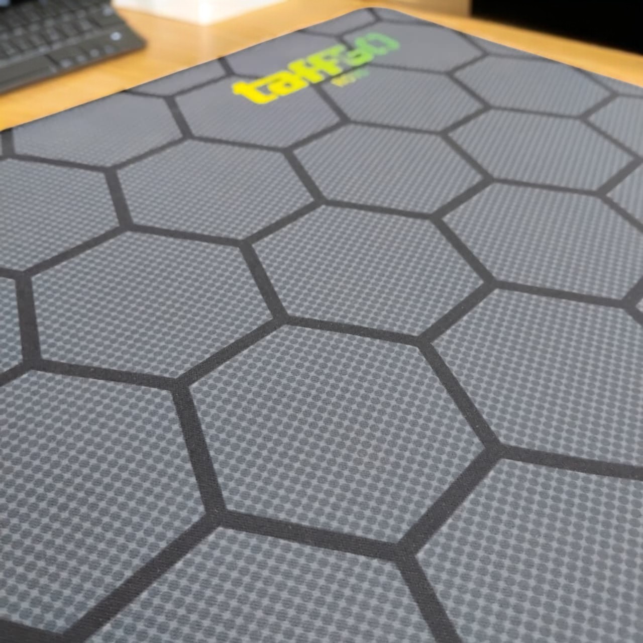 TaffGO Gaming Mouse Pad XL Desk Mat 800x400x2mm - RO70 Gambar produk TaffGO Gaming Mouse Pad XL Desk Mat 800x400x2mm - RO70