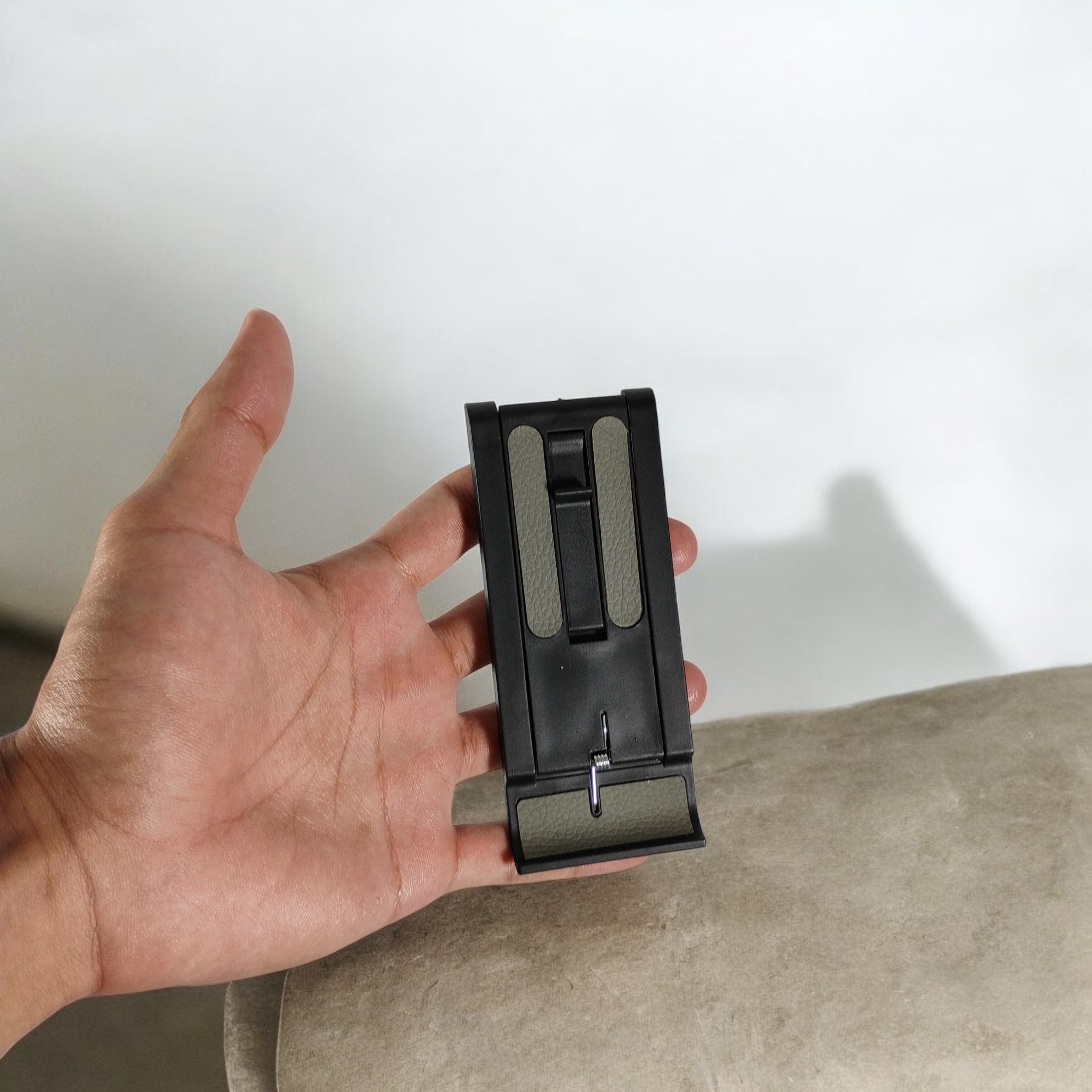 ESSAGER Stand Smartphone Holder 6 Level Adjustable Portable Anti Skid - EZ01 Gambar produk ESSAGER Stand Smartphone Holder 6 Level Adjustable Portable Anti Skid - EZ01