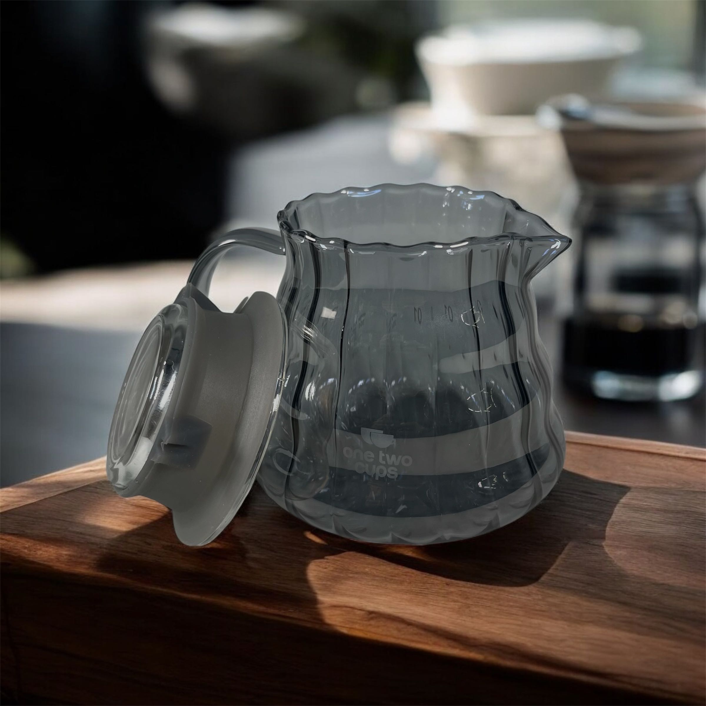 One Two Cups Teko Kopi Coffee Server V60 Drip Pour Over Borosilicate 600ml - XGS-36/60/80 Gambar produk One Two Cups Teko Kopi Coffee Server V60 Drip Pour Over Borosilicate 600ml - XGS-36/60/80