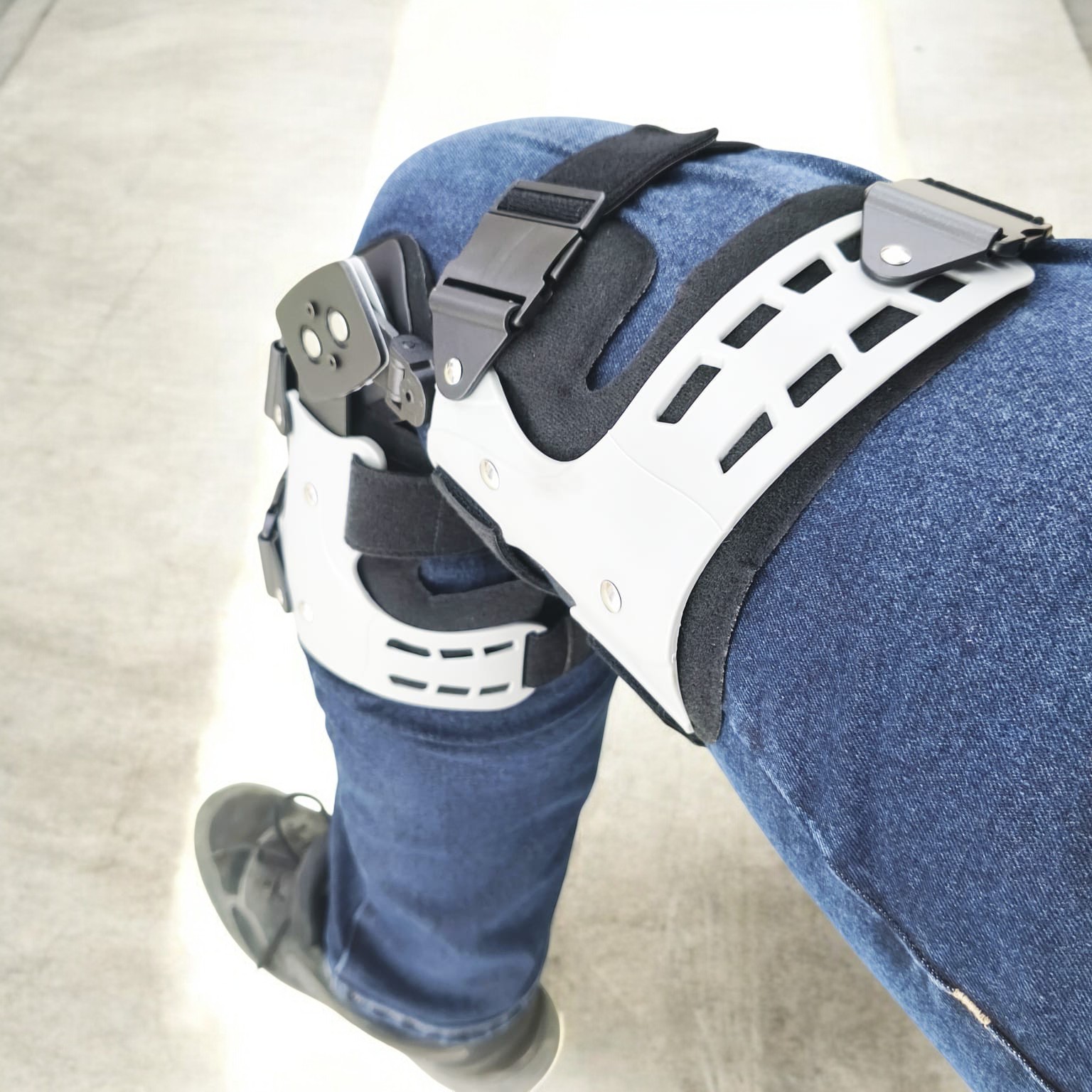 RITSU Penyangga Lutut Adjustable Knee Brace PP Aluminium Kiri - R-40 Gambar produk RITSU Penyangga Lutut Adjustable Knee Brace PP Aluminium Kiri - R-40