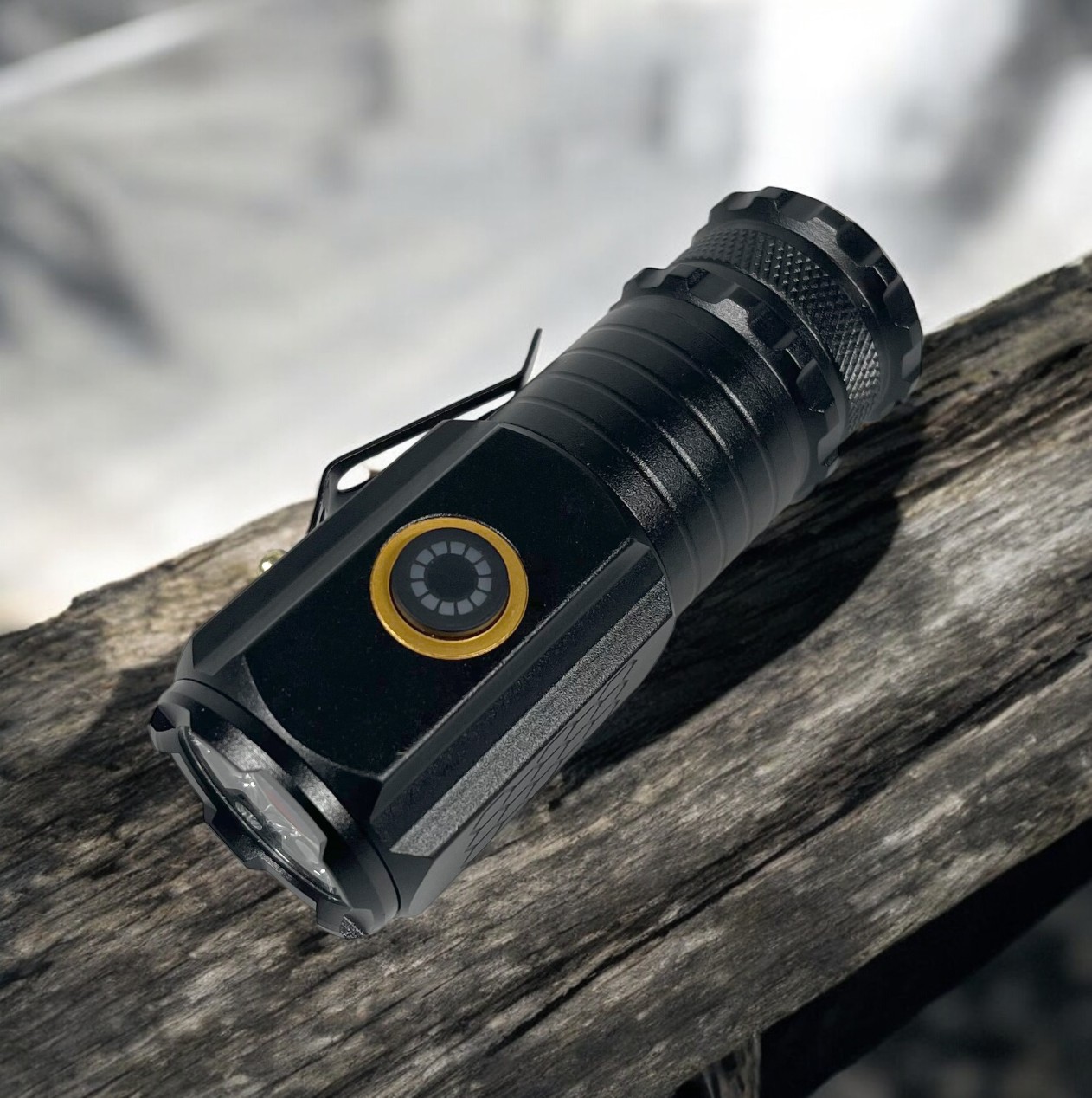 IBEN Senter LED Waterproof USB Rechargeable 2000 Lumens - P35 Gambar produk IBEN Senter LED Waterproof USB Rechargeable 2000 Lumens - P35