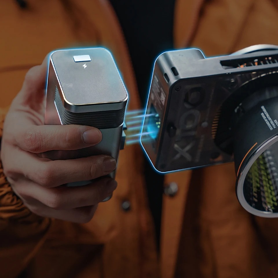 Zhiyun Lampu Studio Fotografi COB LED 3in1 Color Bowens Mount 100W - X100 Gambar produk Zhiyun Lampu Studio Fotografi COB LED 3in1 Color Bowens Mount 100W - X100