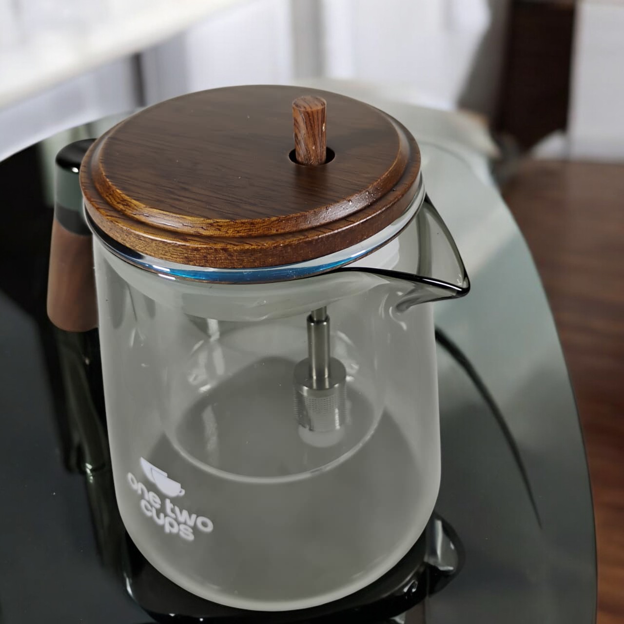 One Two Cups Teko Teh Kaca Saringan Tahan Panas Infuser Teapot 650ml - HP13 Gambar produk One Two Cups Teko Teh Kaca Saringan Tahan Panas Infuser Teapot 650ml - HP13