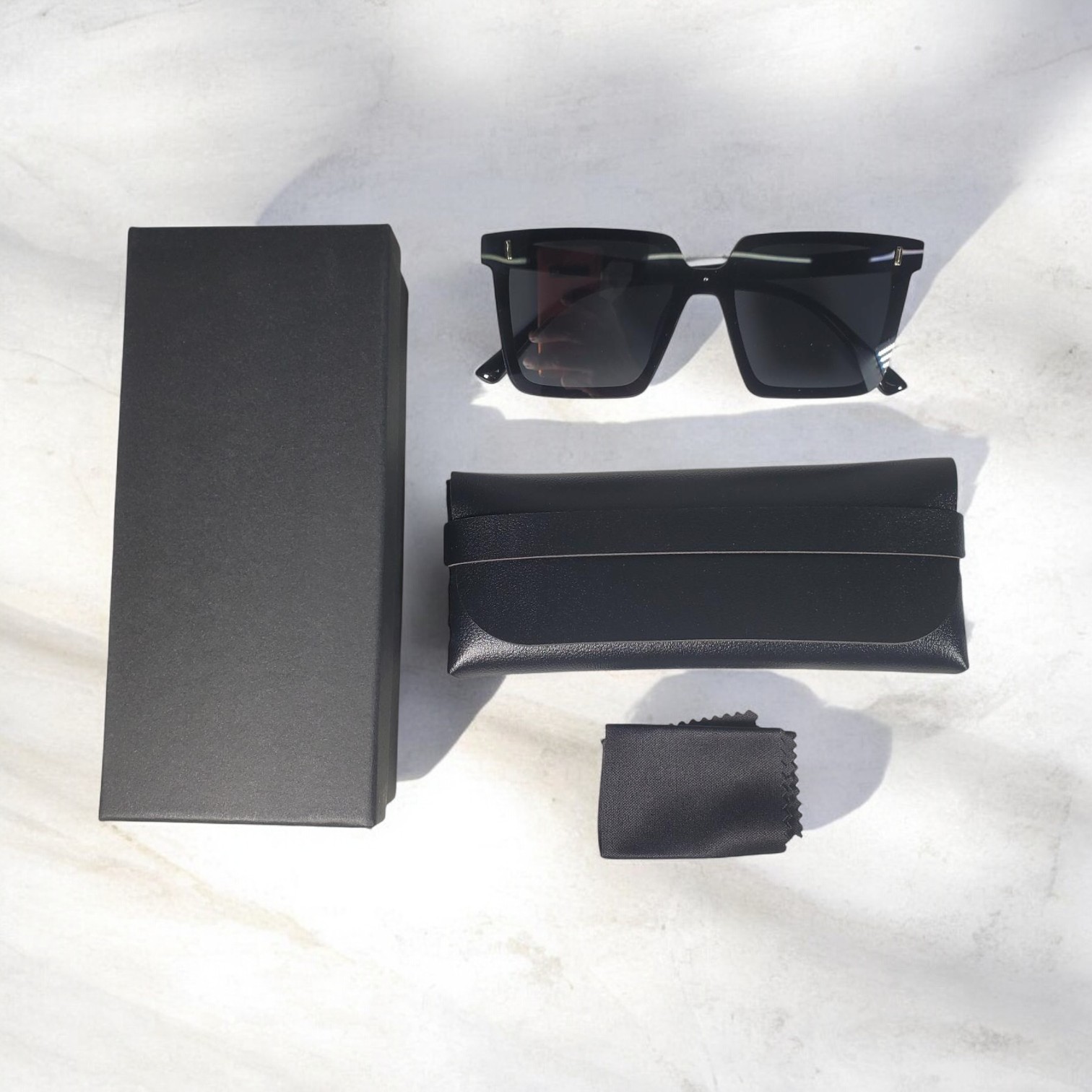 Eyeshine Kacamata Hitam Wanita Anti UV Outdoor Non Polarized Lens - R1022 Gambar produk Eyeshine Kacamata Hitam Wanita Anti UV Outdoor Non Polarized Lens - R1022