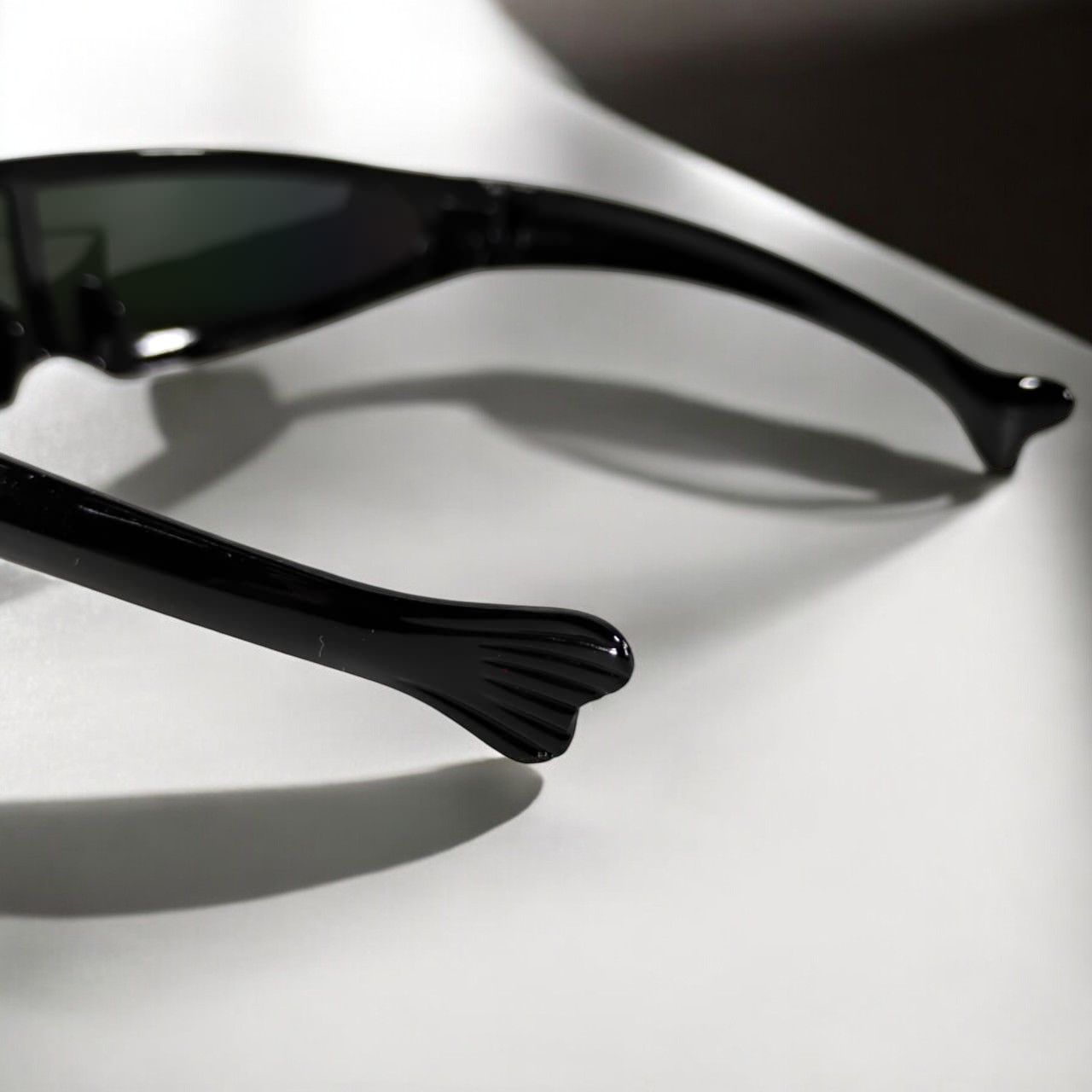 TRAFA Kacamata Pria Futuristic Sunglasses Anti Reflective UV - TF267 Gambar produk TRAFA Kacamata Pria Futuristic Sunglasses Anti Reflective UV - TF267