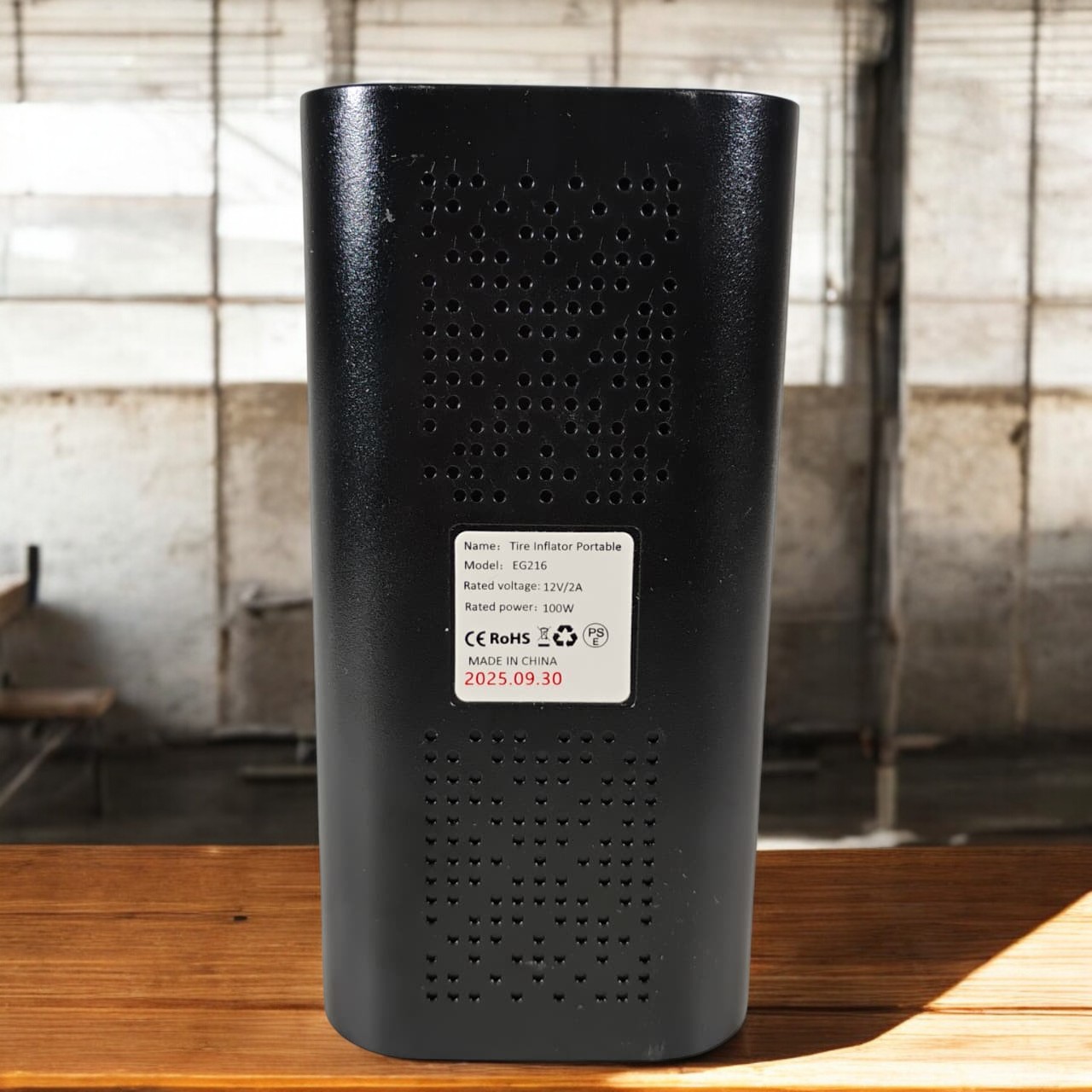 Gambar produk SUITU Pompa Ban Elektrik Wireless Tire Inflator with Display 2000mAh - EG216