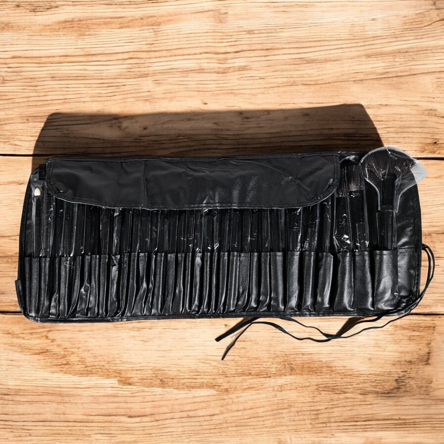 Biutte.co Kuas Make Up Rias Kosmetik Brush 32 PCS dengan Pouch - MAG517 Gambar produk Biutte.co Kuas Make Up Rias Kosmetik Brush 32 PCS dengan Pouch - MAG517