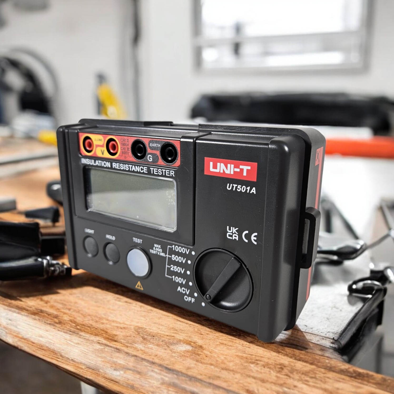UNI-T Digital Insulation Resistance Voltage Tester 100-1000 V - UT501A Gambar produk UNI-T Digital Insulation Resistance Voltage Tester 100-1000 V - UT501A