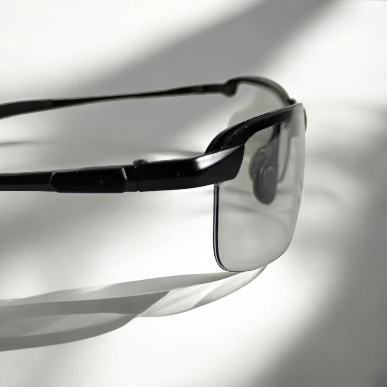 GIAUSA Kacamata Photochromic Polarized Sunglasses UV400 - G3043 Gambar produk GIAUSA Kacamata Photochromic Polarized Sunglasses UV400 - G3043