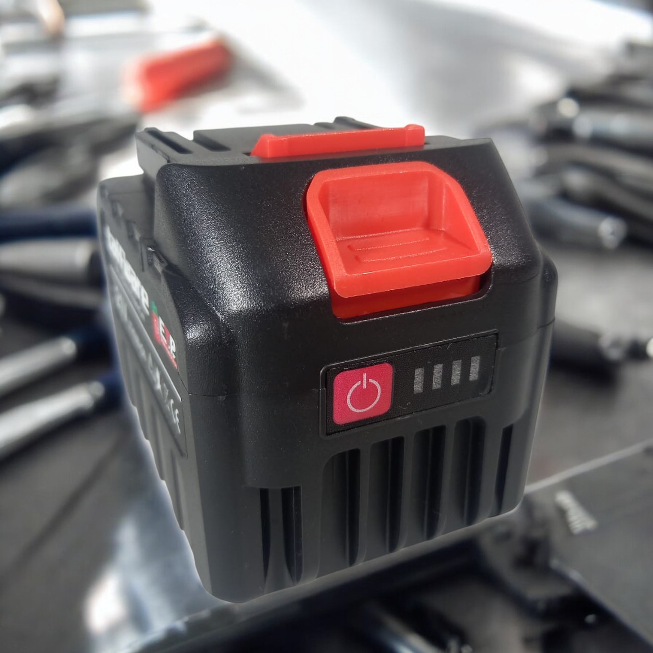 Taffware Baterai Makita LXT 5C BL1850 21V Power Tools Li-Ion Battery 4500mAh - 88Vf Gambar produk Taffware Baterai Makita LXT 5C BL1850 21V Power Tools Li-Ion Battery 4500mAh - 88Vf