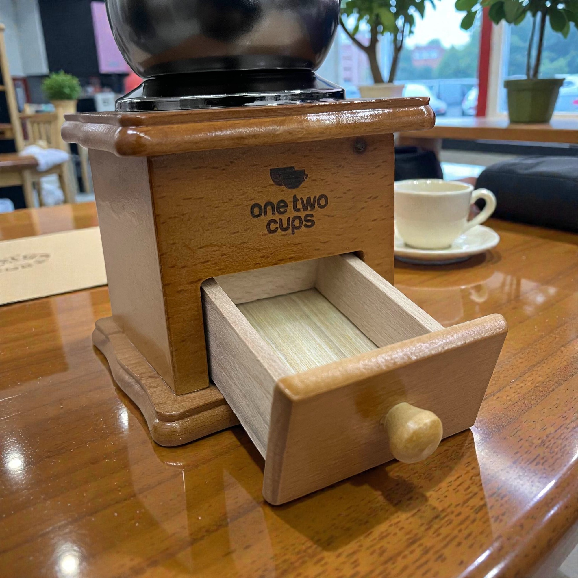 One Two Cups Alat Penggiling Kopi Manual Coffee Grinder Wood - 16290 Gambar produk One Two Cups Alat Penggiling Kopi Manual Coffee Grinder Wood - 16290