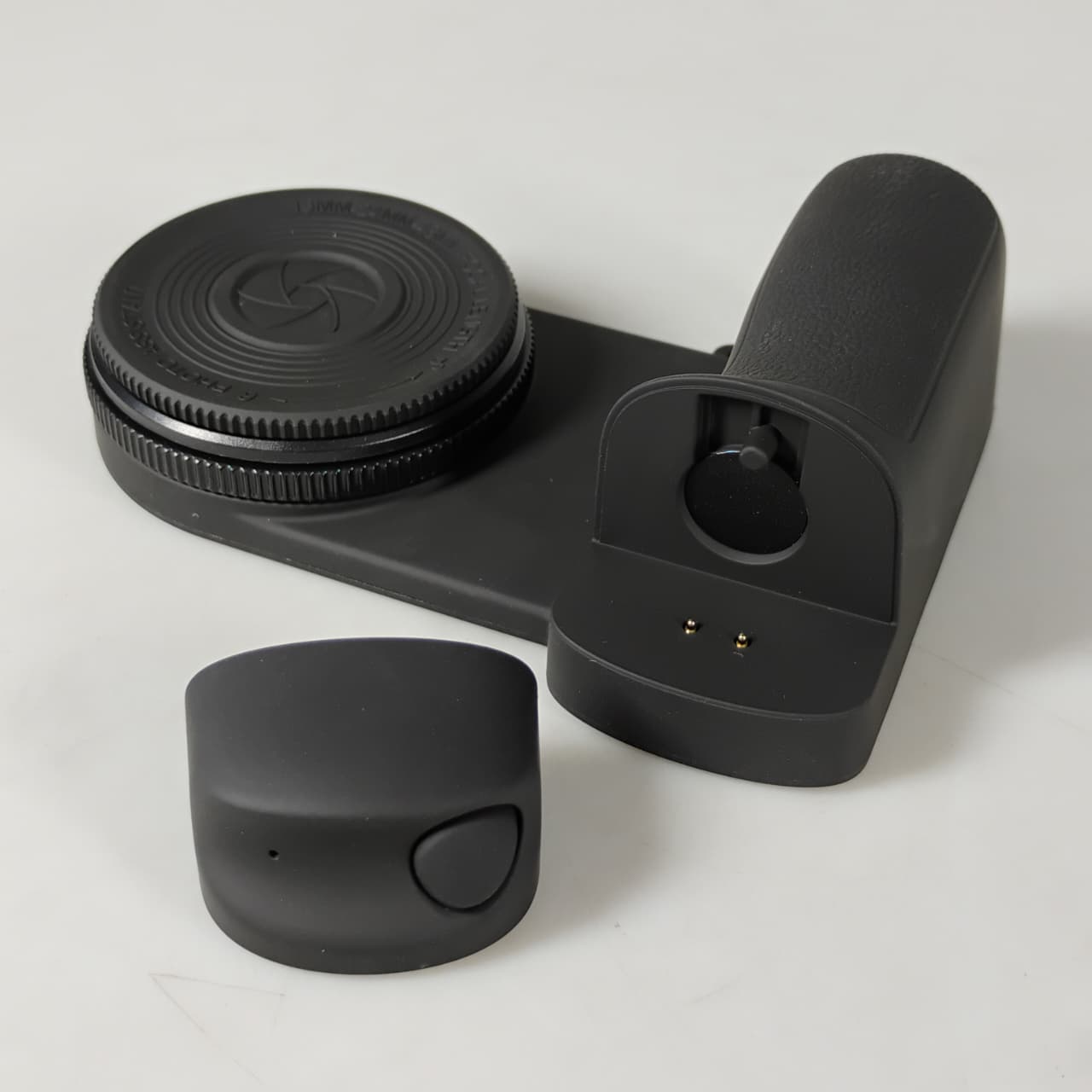 Buyin Handle Selfie Light Grip Phone Shutter Bluetooth Magnetic N52 - BBC-9 Gambar produk Buyin Handle Selfie Light Grip Phone Shutter Bluetooth Magnetic N52 - BBC-9