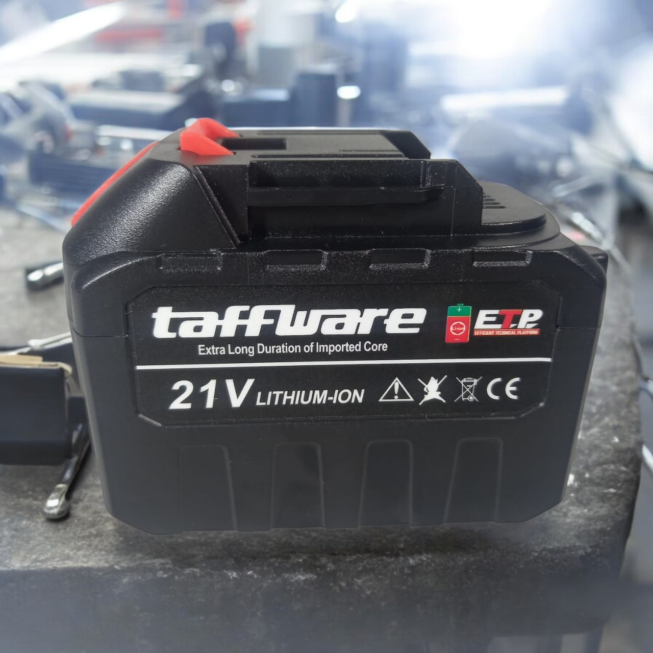 Taffware Baterai Makita LXT 5C BL1850 21V Power Tools Li-Ion Battery 4500mAh - 88Vf Gambar produk Taffware Baterai Makita LXT 5C BL1850 21V Power Tools Li-Ion Battery 4500mAh - 88Vf