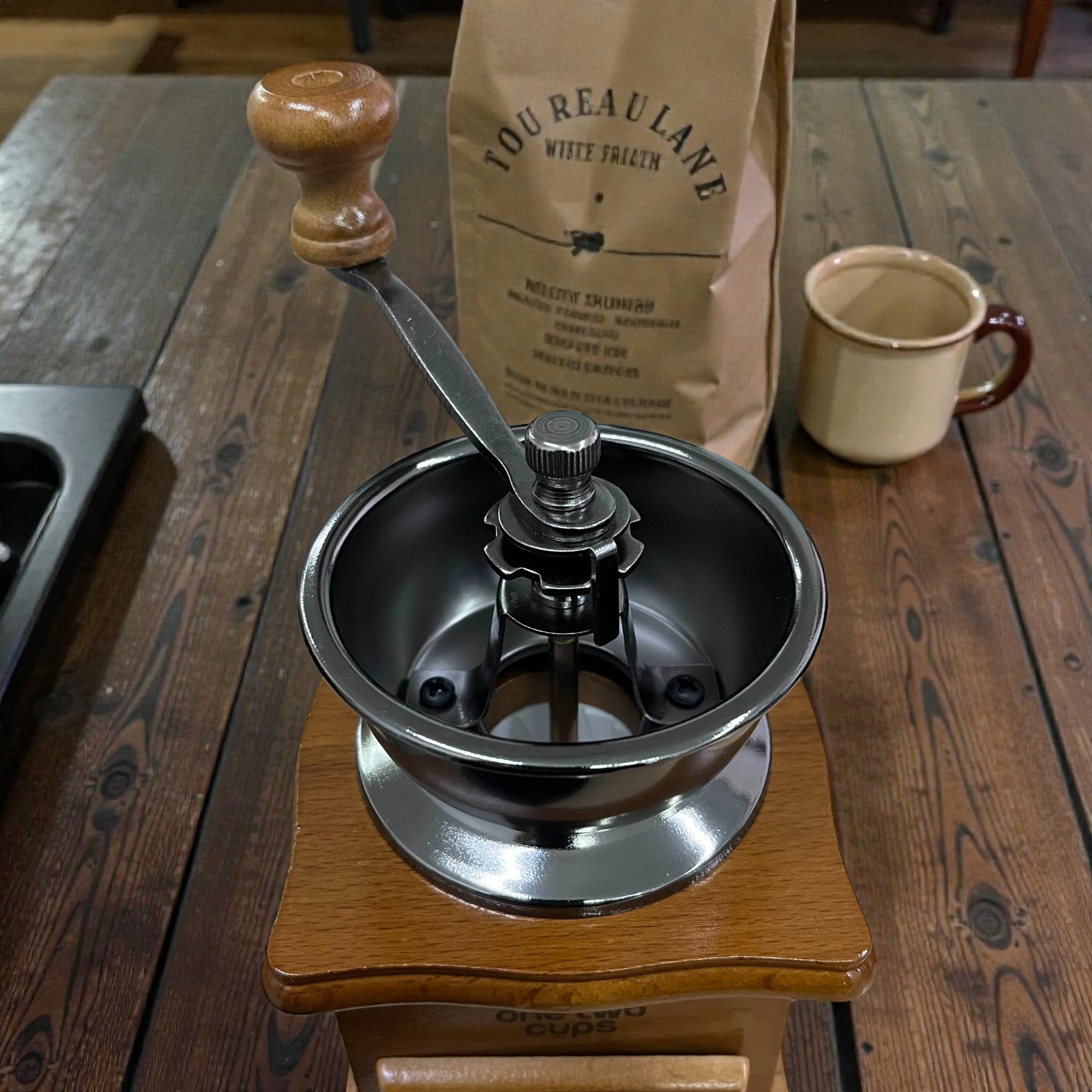 One Two Cups Alat Penggiling Kopi Manual Coffee Grinder Wood - 16290 Gambar produk One Two Cups Alat Penggiling Kopi Manual Coffee Grinder Wood - 16290