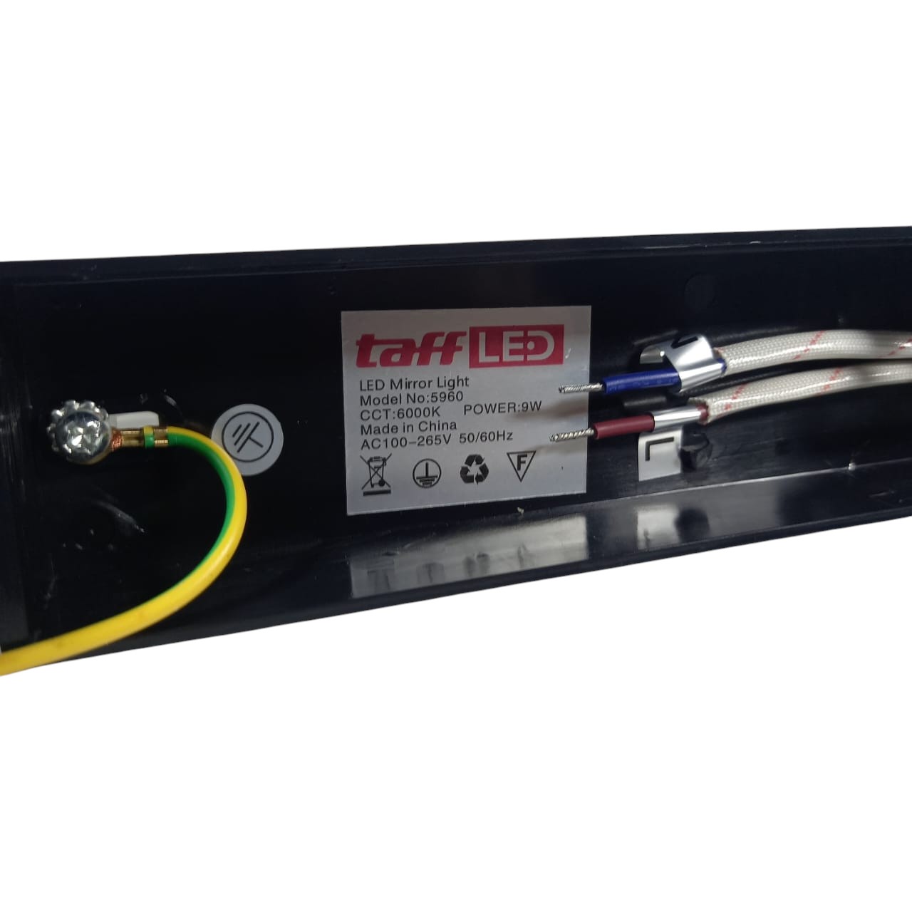 TaffLED Lampu Cermin Multifungsi Plastik Base LED SMD 2835 Cool White 9W 42cm - 5960 Gambar produk TaffLED Lampu Cermin Multifungsi Plastik Base LED SMD 2835 Cool White 9W 42cm - 5960