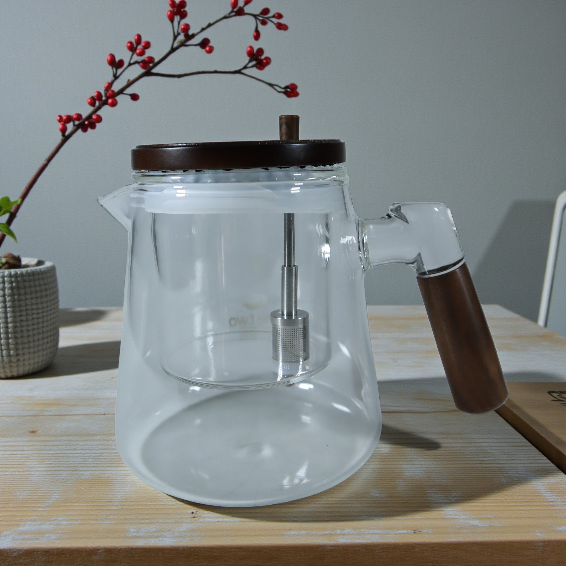 One Two Cups Teko Teh Kaca Saringan Tahan Panas Infuser Teapot 650ml - HP13 Gambar produk One Two Cups Teko Teh Kaca Saringan Tahan Panas Infuser Teapot 650ml - HP13