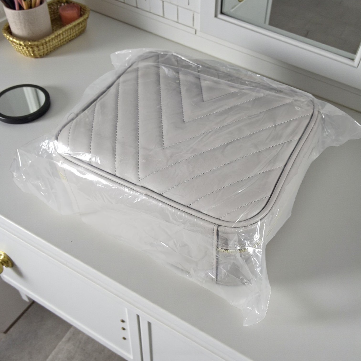 SNU Tas Organizer Make Up Kosmetik Multifungsi with Mirror 26x23x12cm V-shaped - F300 Gambar produk SNU Tas Organizer Make Up Kosmetik Multifungsi with Mirror 26x23x12cm V-shaped - F300