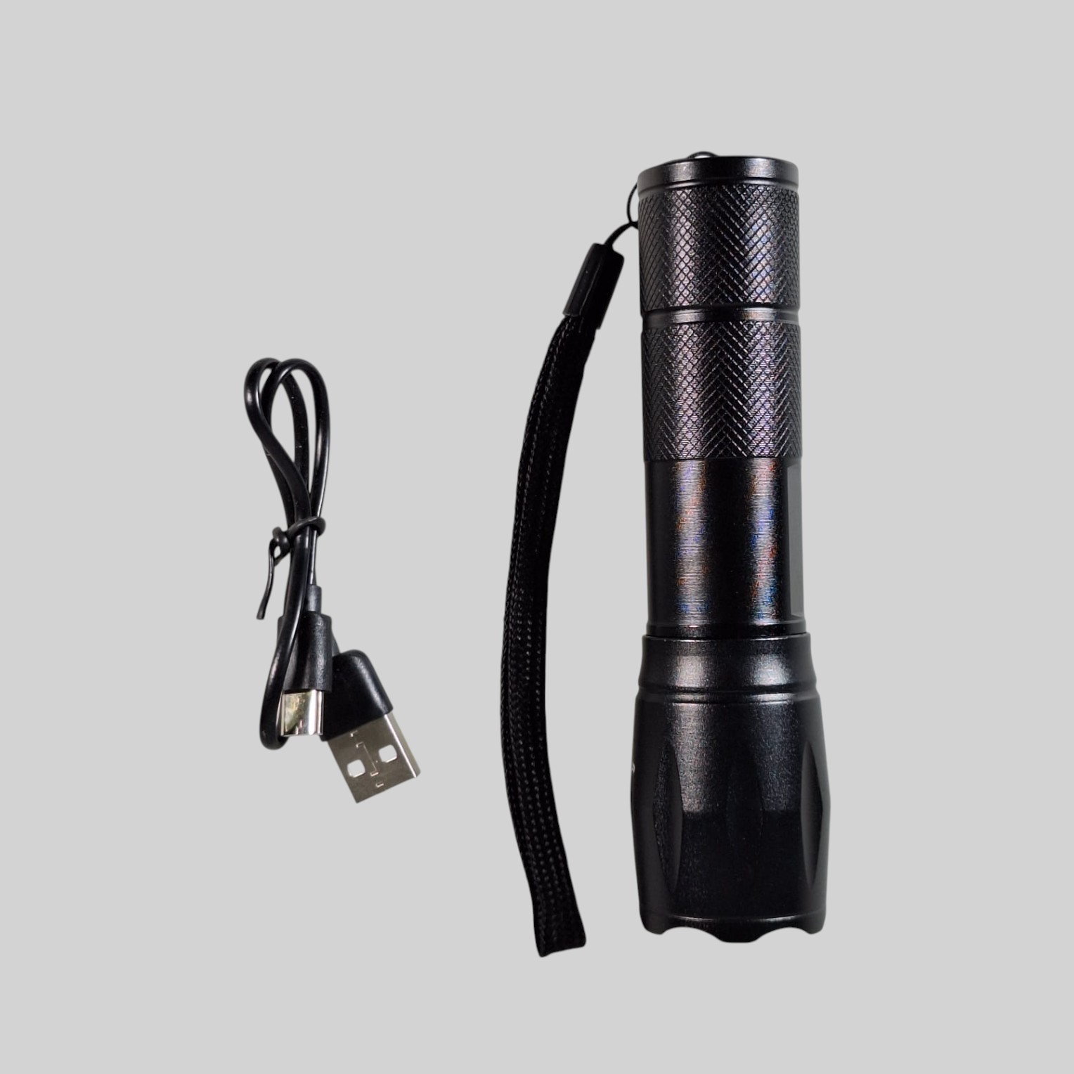 TaffLED Senter LED USB Rechargable Zoomable XML-T6 IPX4 10000 Lumens - E18u Gambar produk TaffLED Senter LED USB Rechargable Zoomable XML-T6 IPX4 10000 Lumens - E18u