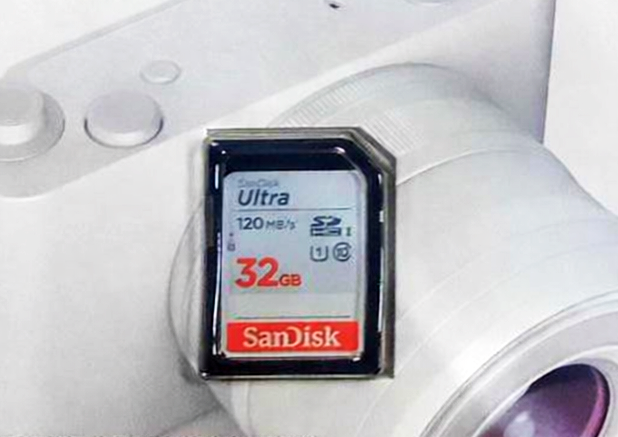 SanDisk Ultra SDXC/HC UHS-I Card Class 10 120MB/s 32GB - SDSDUN4 Gambar produk SanDisk Ultra SDXC/HC UHS-I Card Class 10 120MB/s 32GB - SDSDUN4