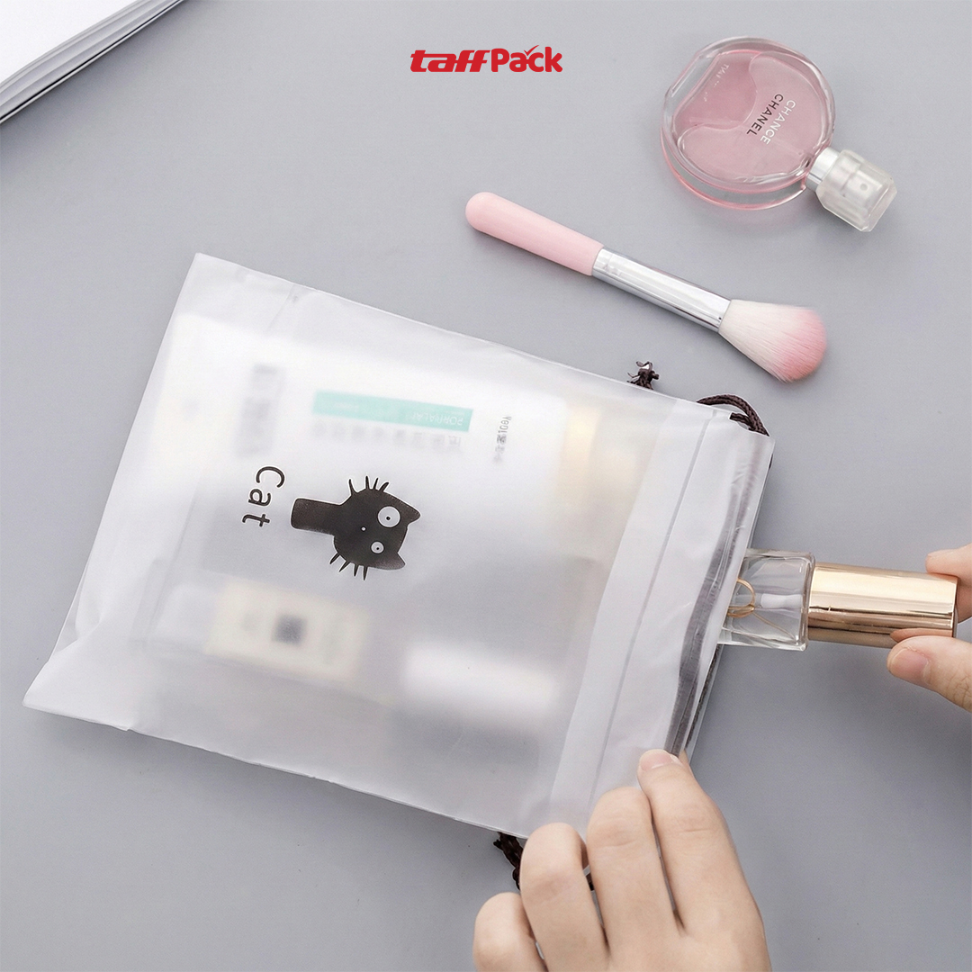 TaffPACK Kantong Plastik Travel Drawstring Pouch 18x25cm 1 PCS - VB-72 Gambar produk TaffPACK Kantong Plastik Travel Drawstring Pouch 18x25cm 1 PCS - VB-72