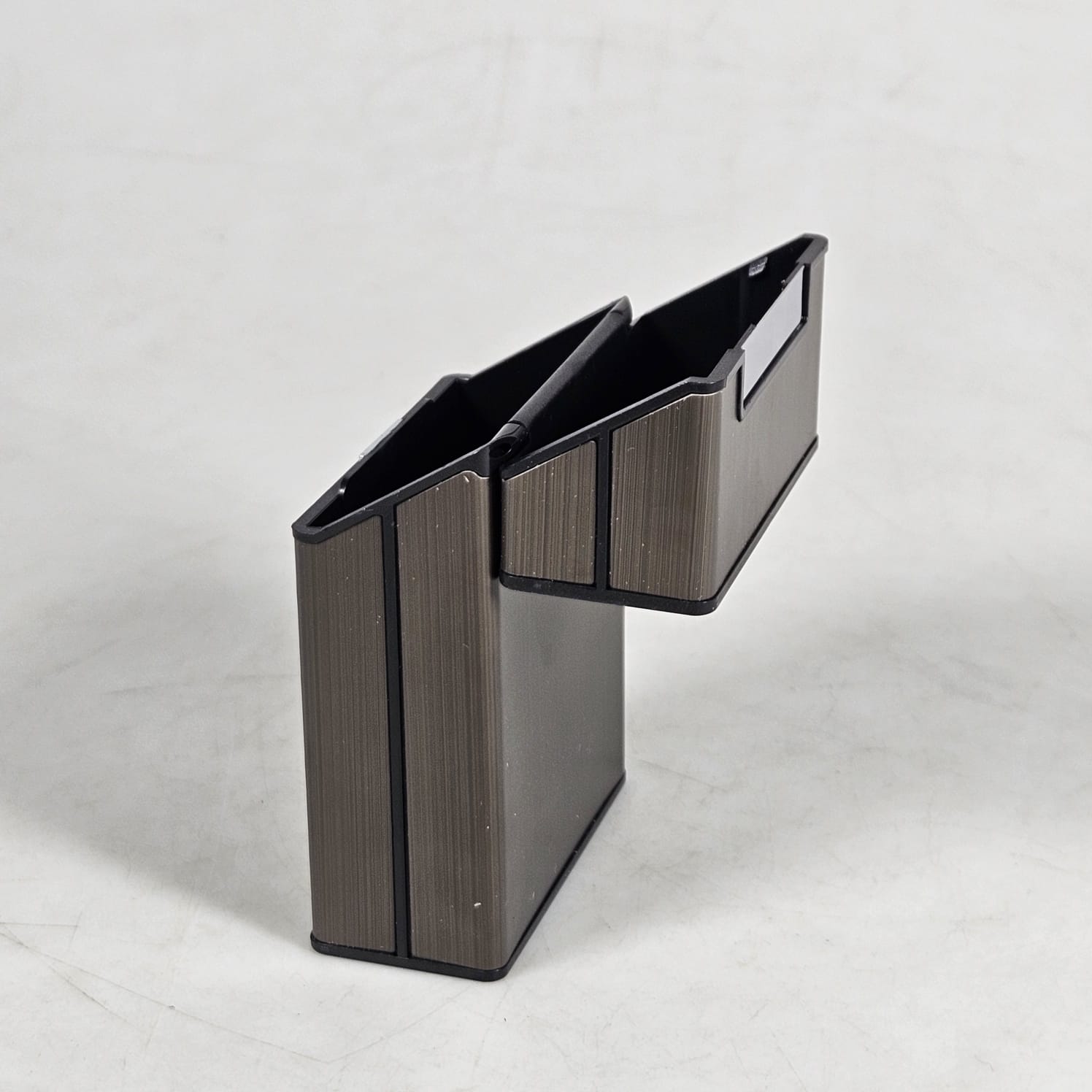 Firetric Kotak Bungkus Rokok Elegan Aluminium Cigarette Case - JD-EH006 Gambar produk Firetric Kotak Bungkus Rokok Elegan Aluminium Cigarette Case - JD-EH006 - 3