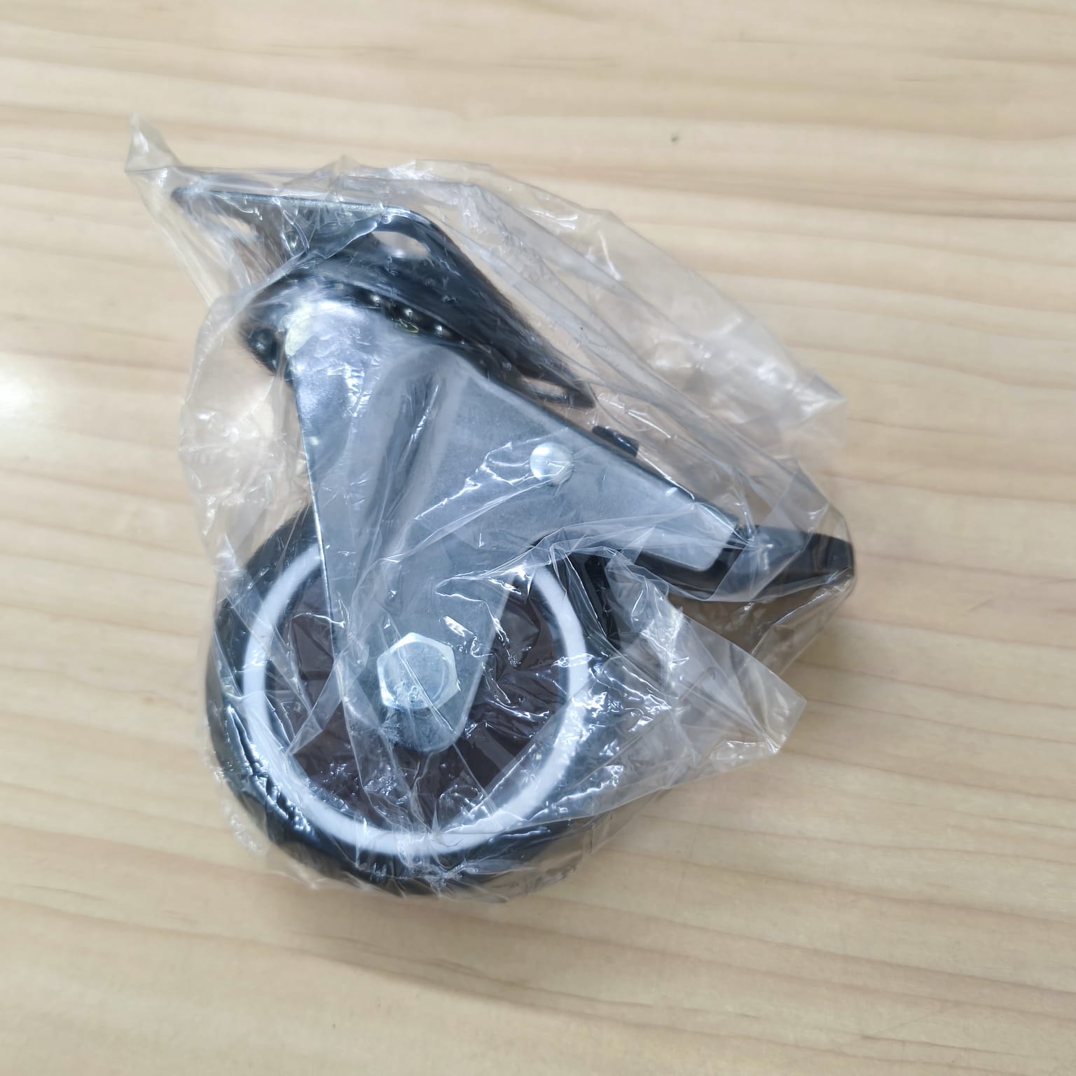 CASTRY Roda Kastor Soft Rubber Caster Wheel Flat With Brake TPR 3Inch 75mm - C30 Gambar produk CASTRY Roda Kastor Soft Rubber Caster Wheel Flat With Brake TPR 3Inch 75mm - C30 - Kemasan