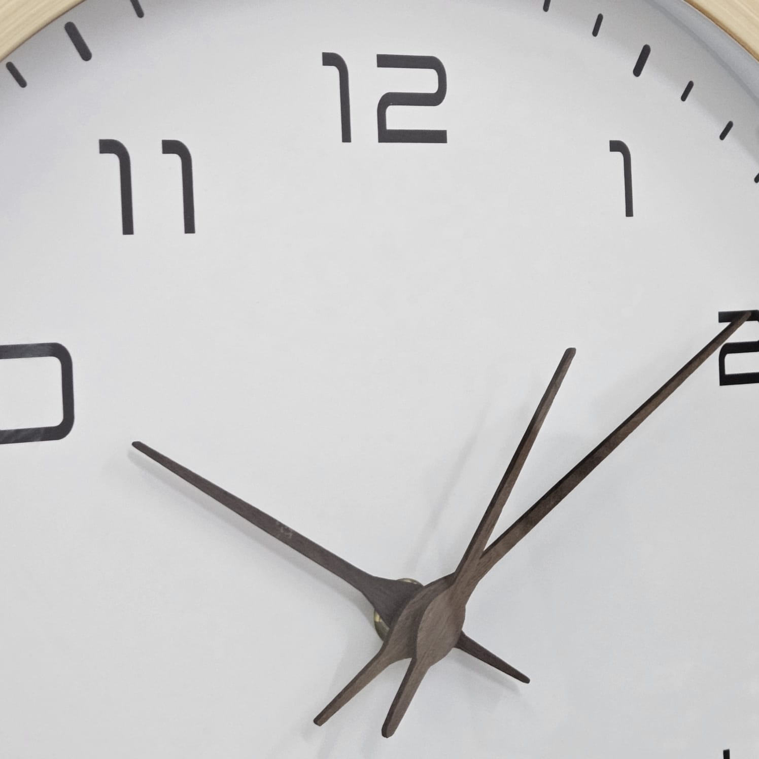 TaffHOME Jam Dinding Bulat Indoor Wall Clock Round Shape 30cm - MS40 Gambar produk TaffHOME Jam Dinding Bulat Indoor Wall Clock Round Shape 30cm - MS40 - 2