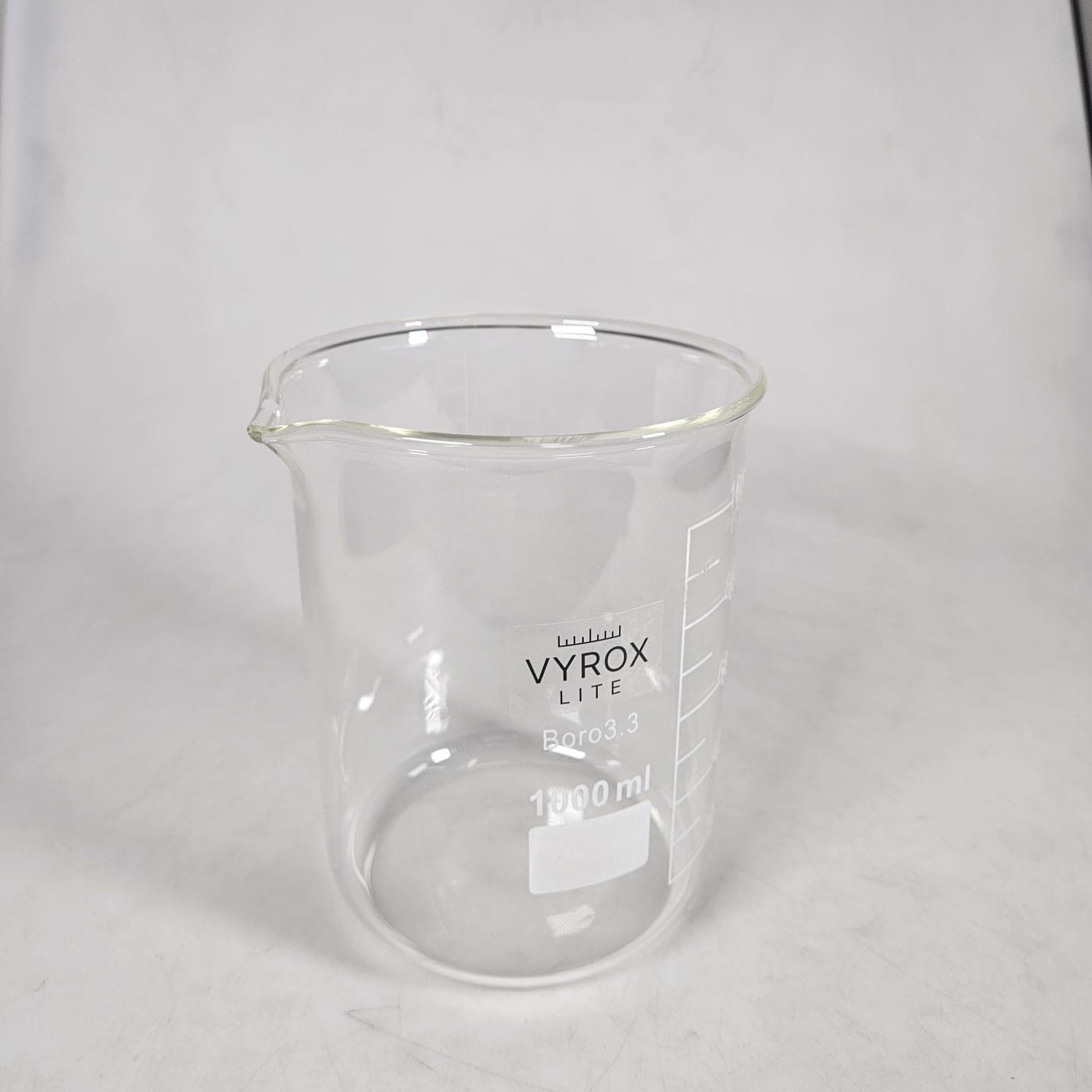 VYROX Gelas Ukur Lab Kimia Multifungsi Borosilicate Glass 1000ml - BG17 Gambar produk VYROX Gelas Ukur Lab Kimia Multifungsi Borosilicate Glass 1000ml - BG17 - 1