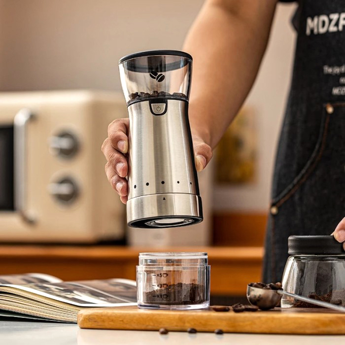 One Two Cups Alat Penggiling Kopi Elektrik Coffee Grinder 1200mAh - CRO-12 Gambar produk One Two Cups Alat Penggiling Kopi Elektrik Coffee Grinder 1200mAh - CRO-12 - 2