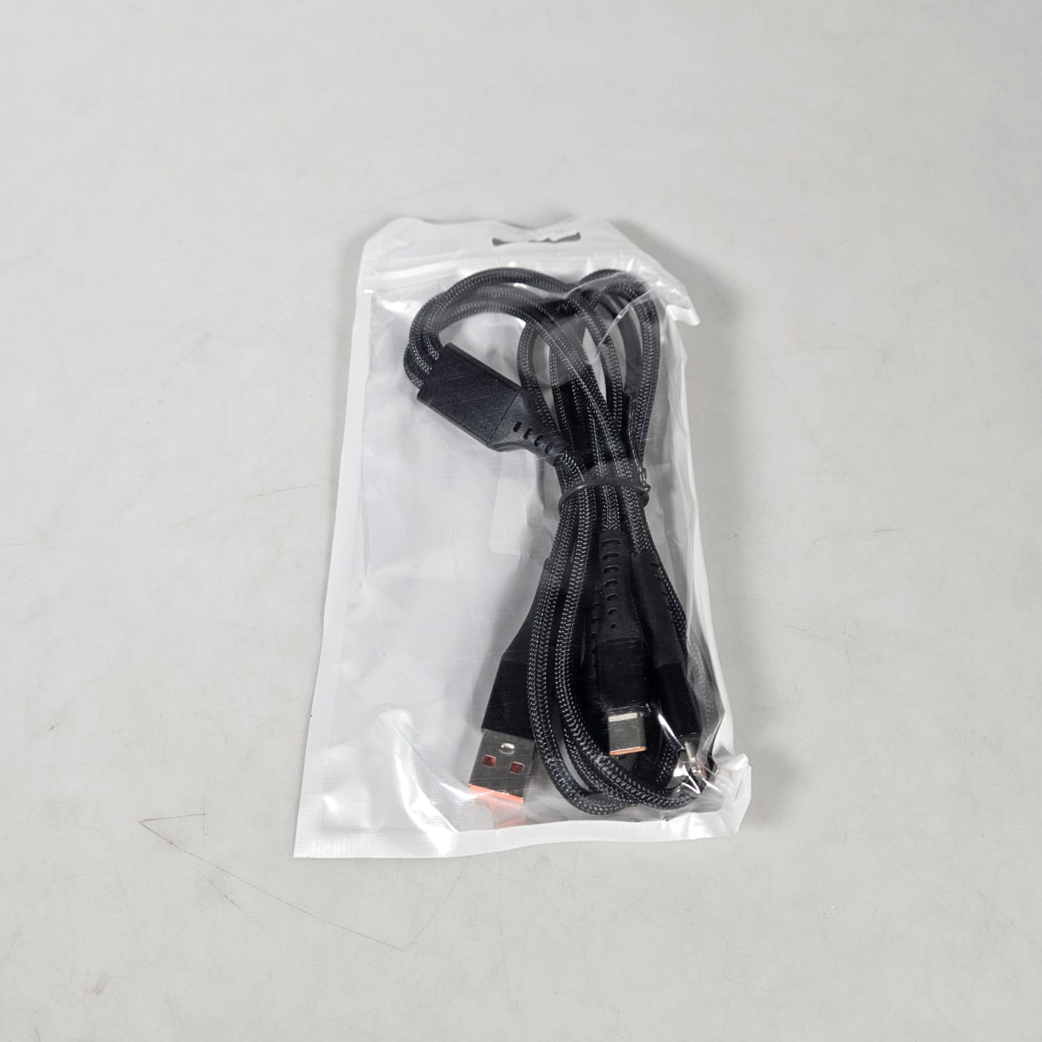 TKEY Kabel Charger Data 3in1 USB Type C Micro Lightning 66W 1.2M - T66 Gambar produk TKEY Kabel Charger Data 3in1 USB Type C Micro Lightning 66W 1.2M - T66 - Kemasan