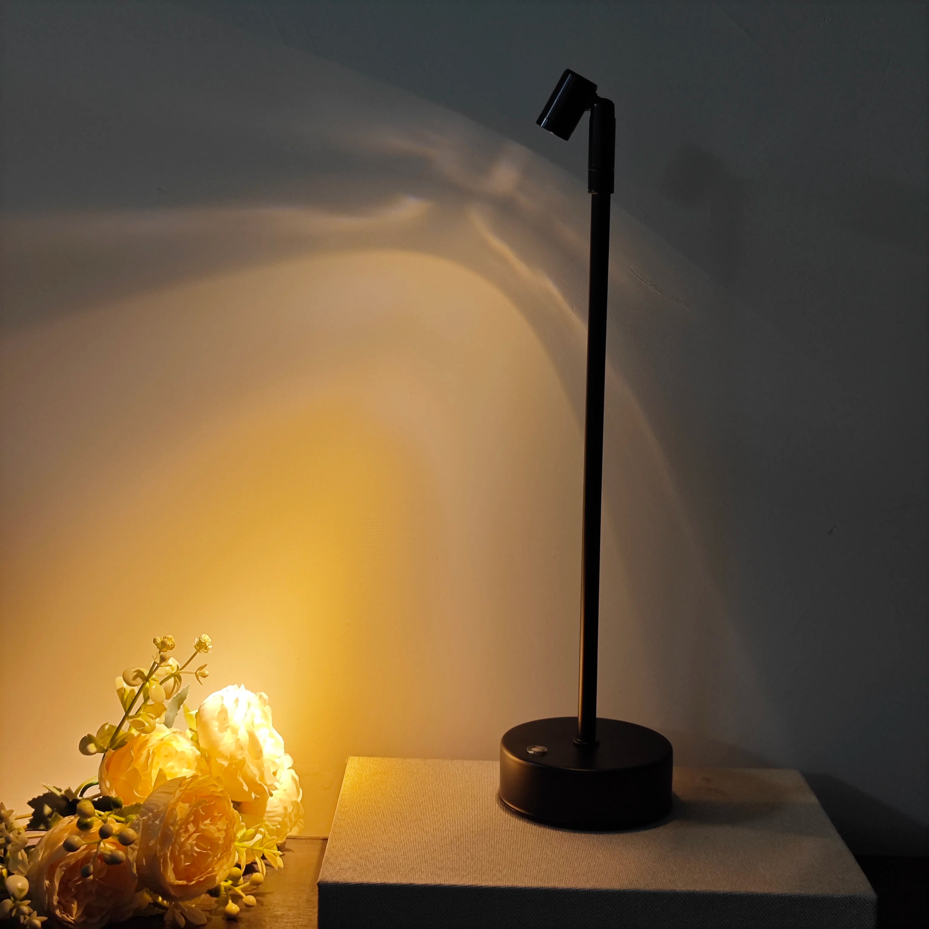 TaffLED Lampu Meja Hias Touch Lamp Restaurant Bar Warm White 1200mAh - TW65 Gambar produk TaffLED Lampu Meja Hias Touch Lamp Restaurant Bar Warm White 1200mAh - TW65 - 2